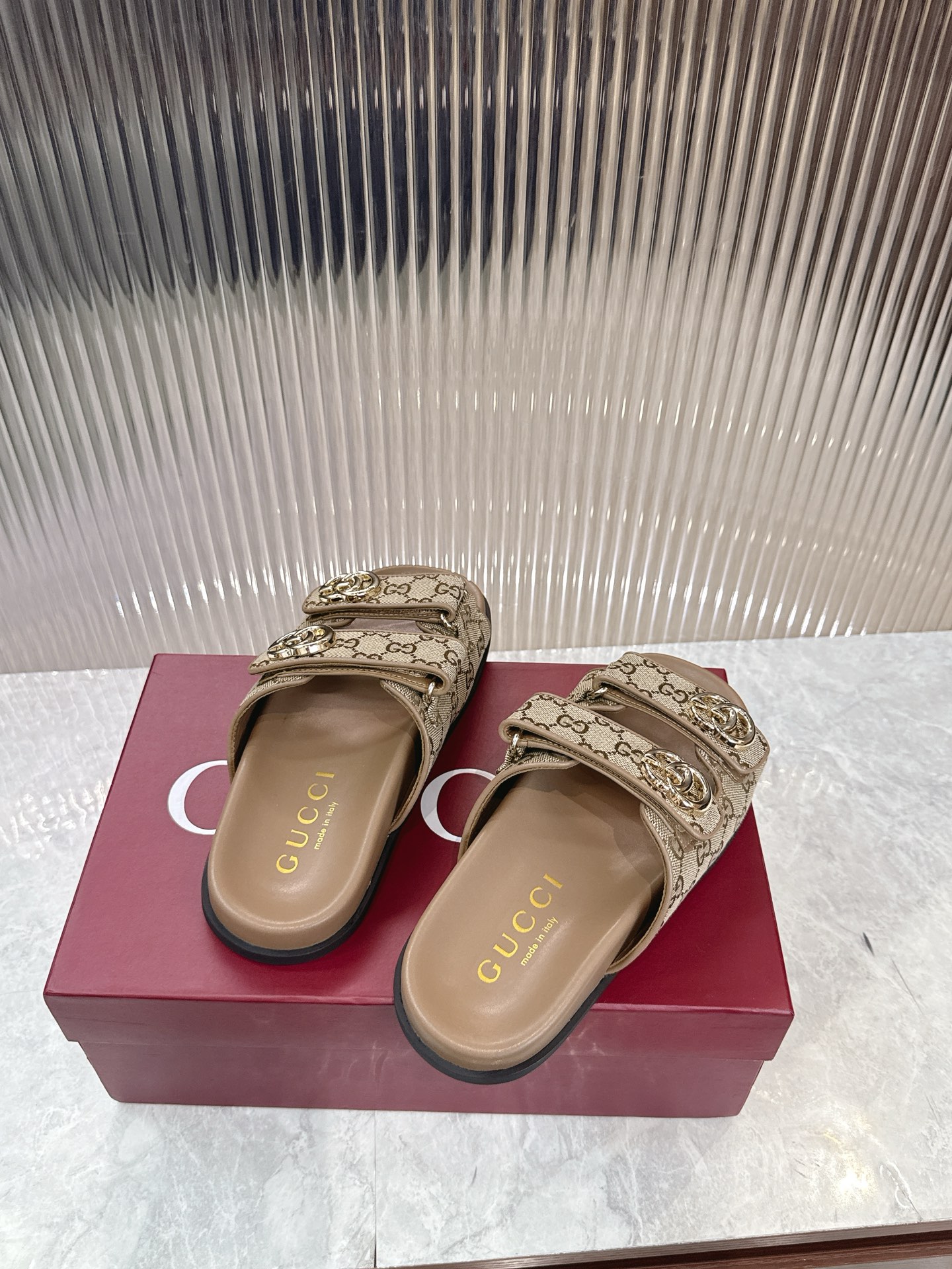 Gucci 新款双排五金配件女士双G凉拖鞋