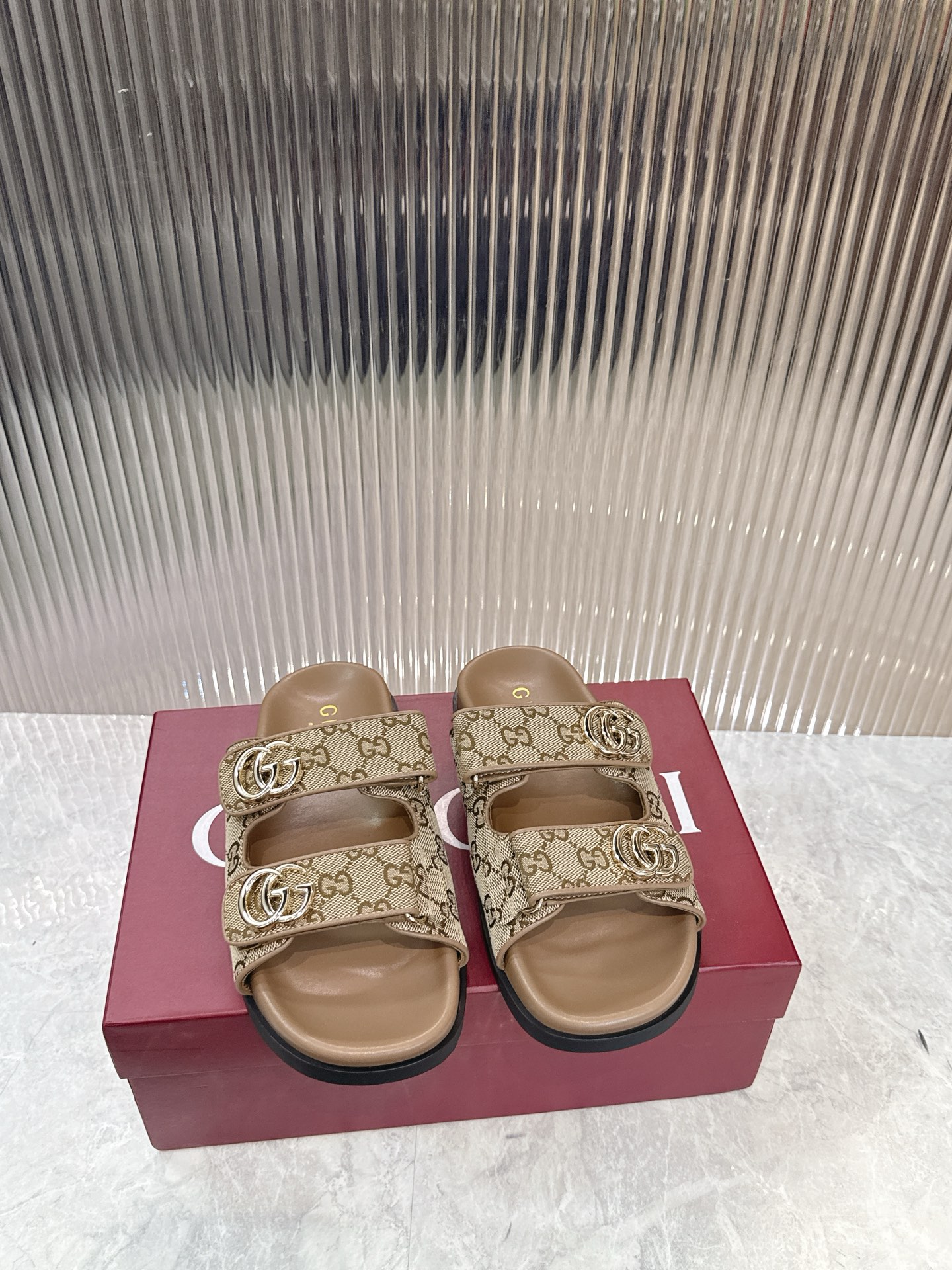 Gucci 新款双排五金配件女士双G凉拖鞋