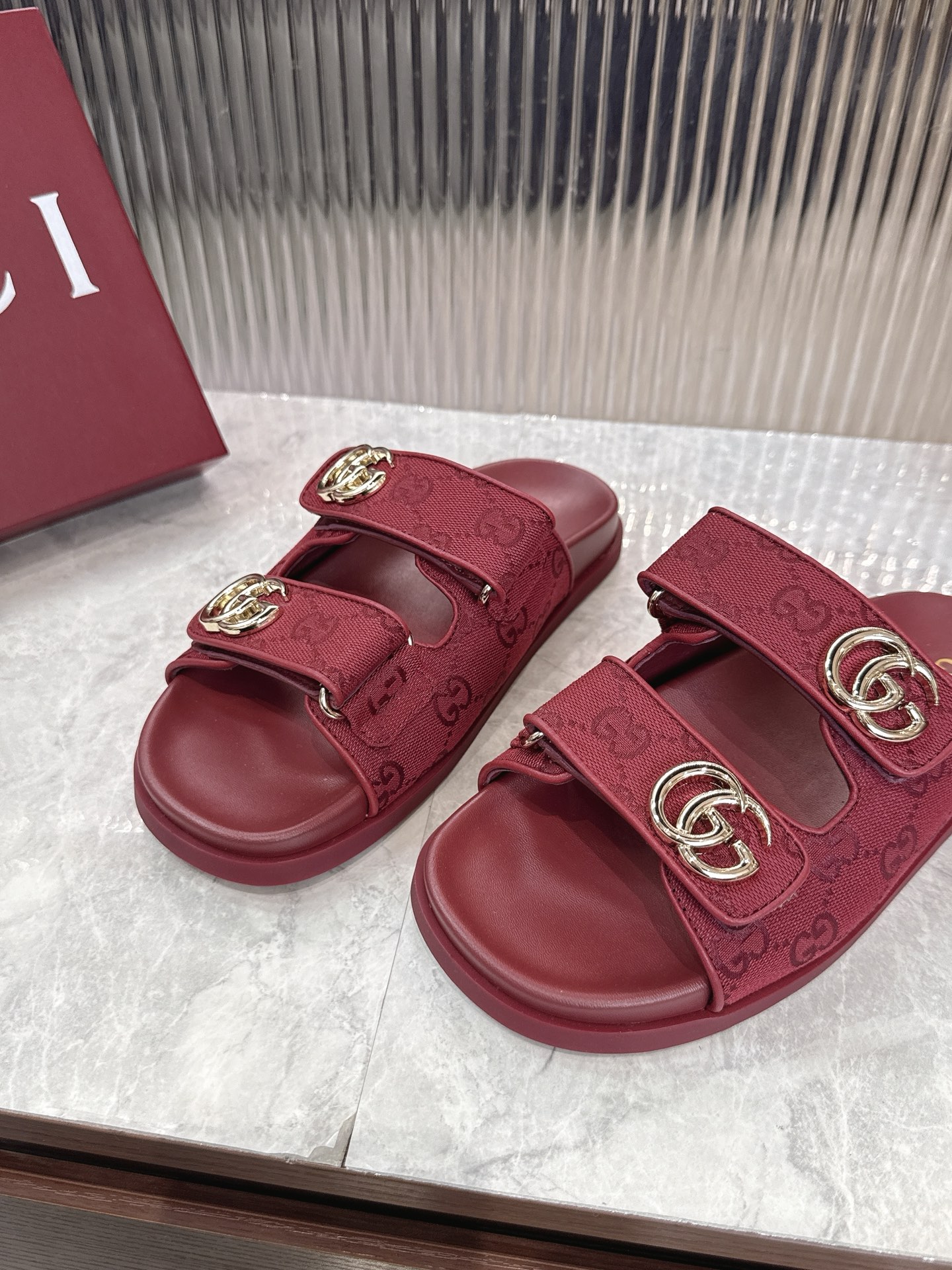 Gucci 新款双排五金配件女士双G凉拖鞋