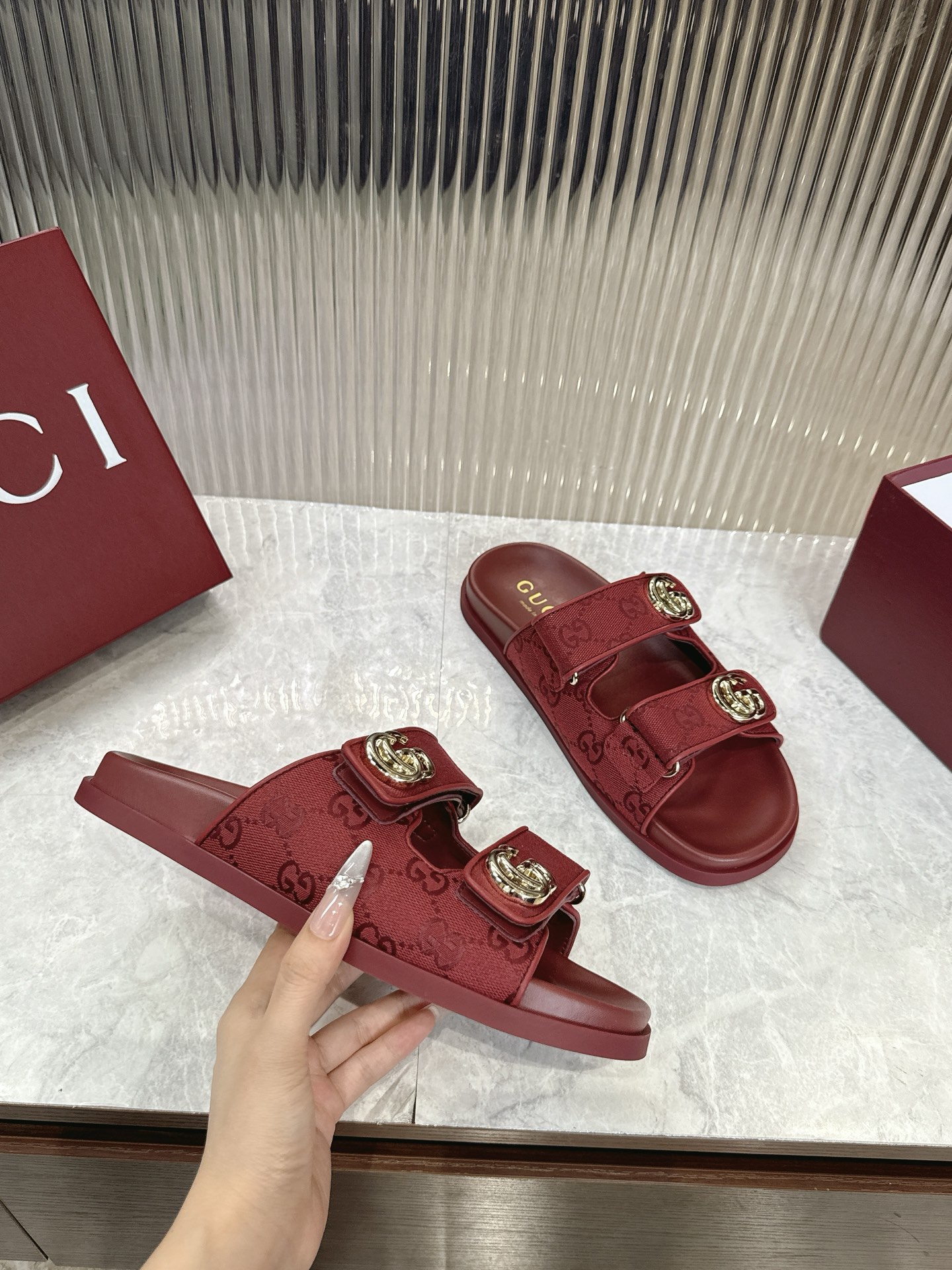 Gucci 新款双排五金配件女士双G凉拖鞋