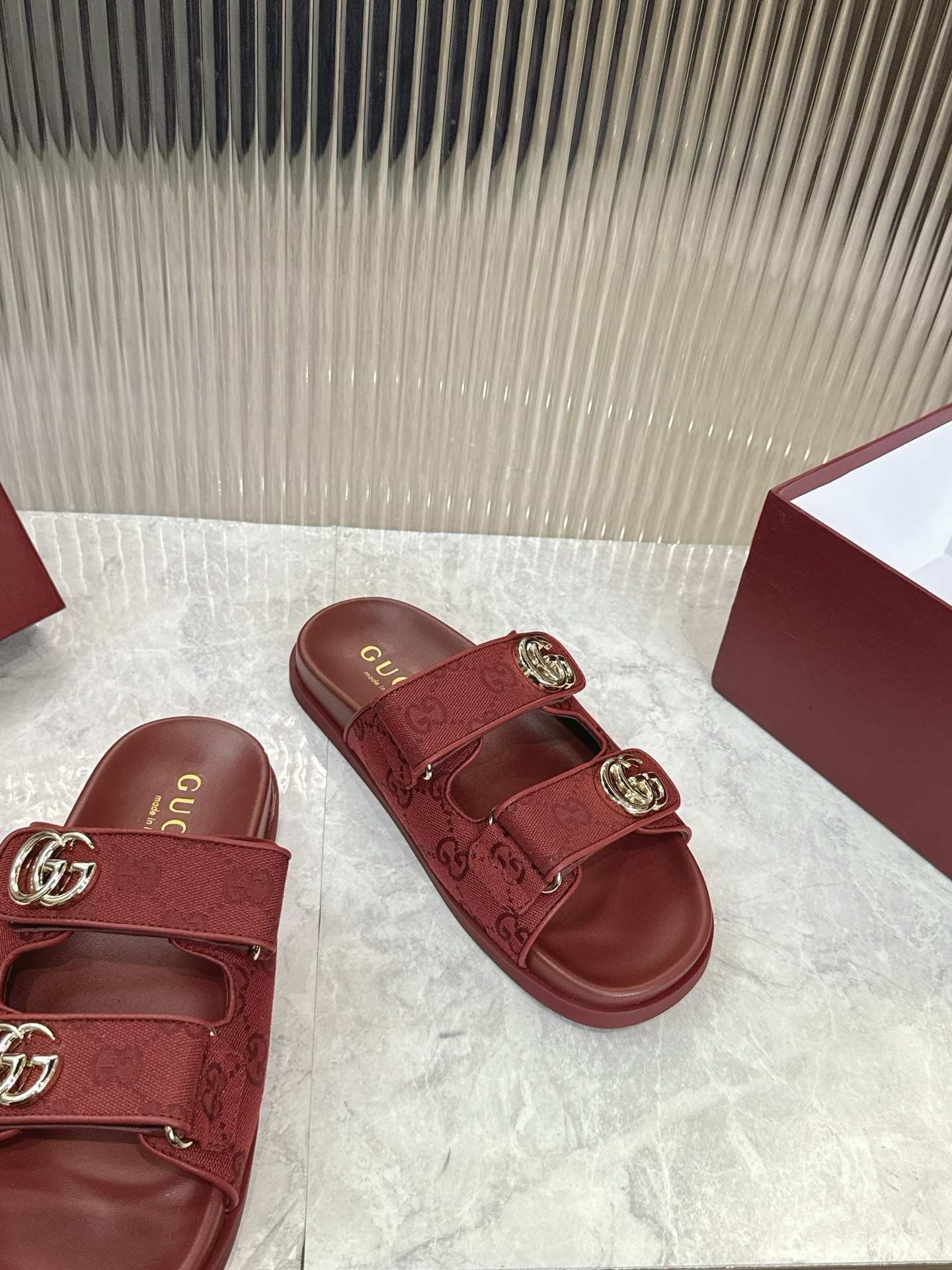 Gucci 新款双排五金配件女士双G凉拖鞋