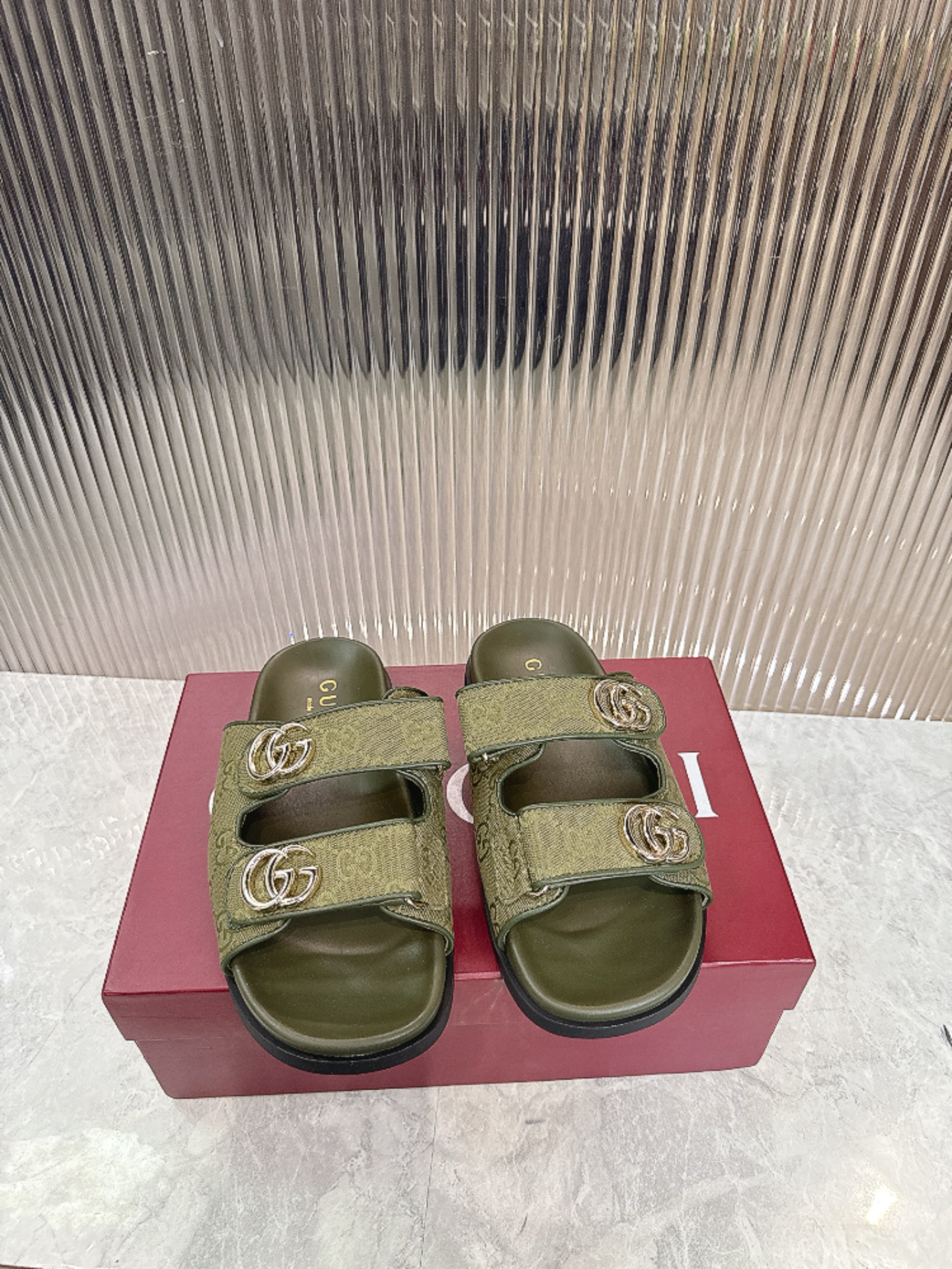 Gucci 新款双排五金配件女士双G凉拖鞋