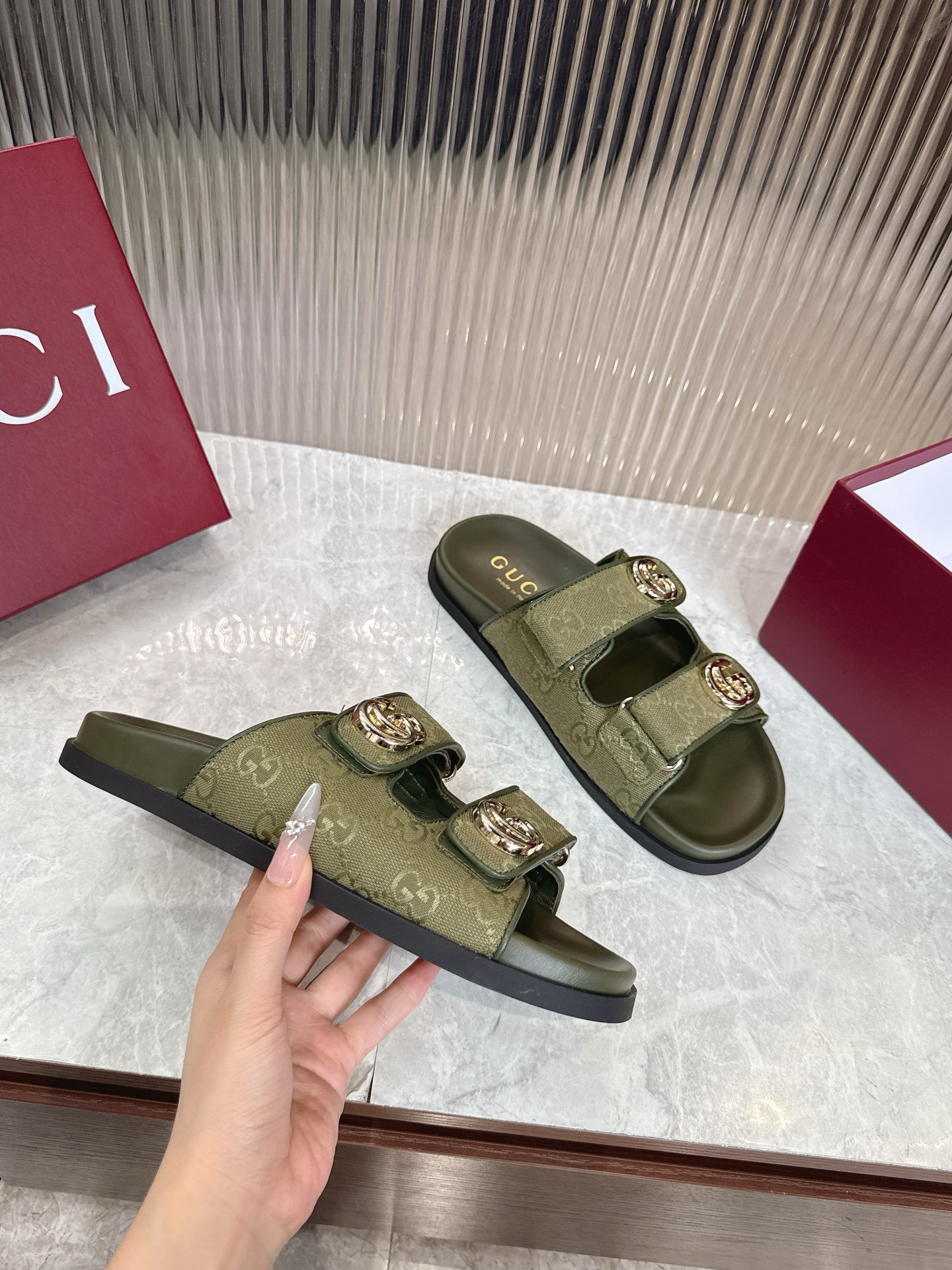 Gucci 新款双排五金配件女士双G凉拖鞋
