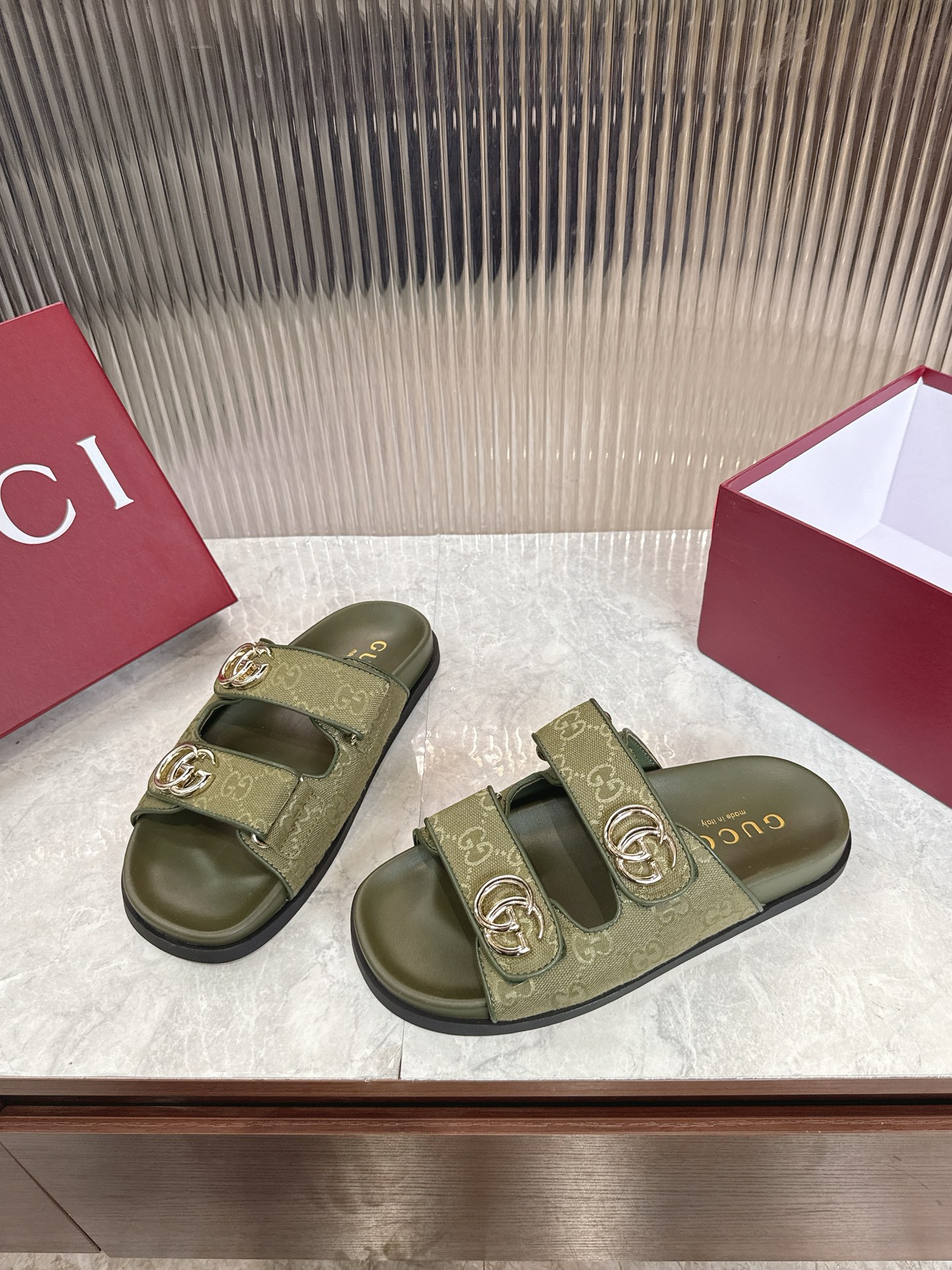 Gucci 新款双排五金配件女士双G凉拖鞋