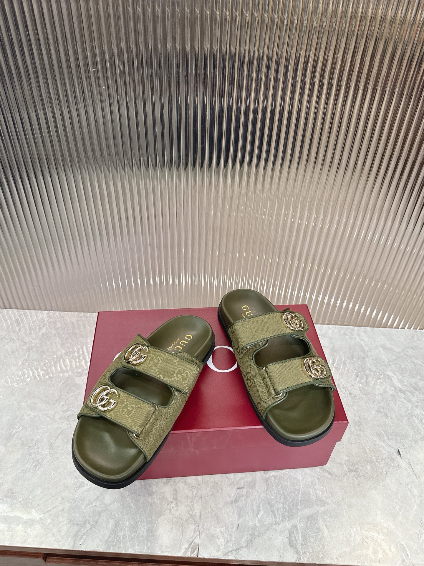 Gucci 新款双排五金配件女士双G凉拖鞋