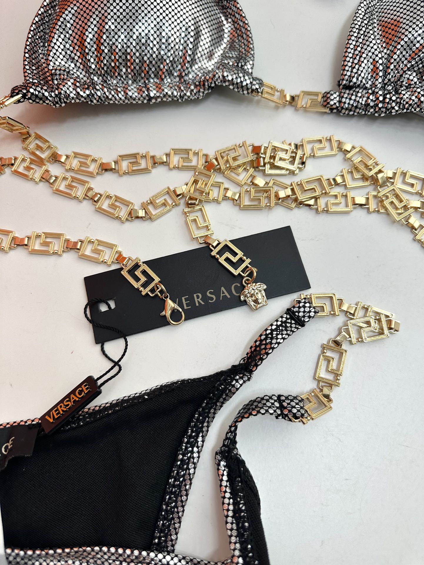 尺码SMLXL
Verca* 链条比基尼，。
辣妹锁死bling bling 自带氛围感的细闪
稍微带点