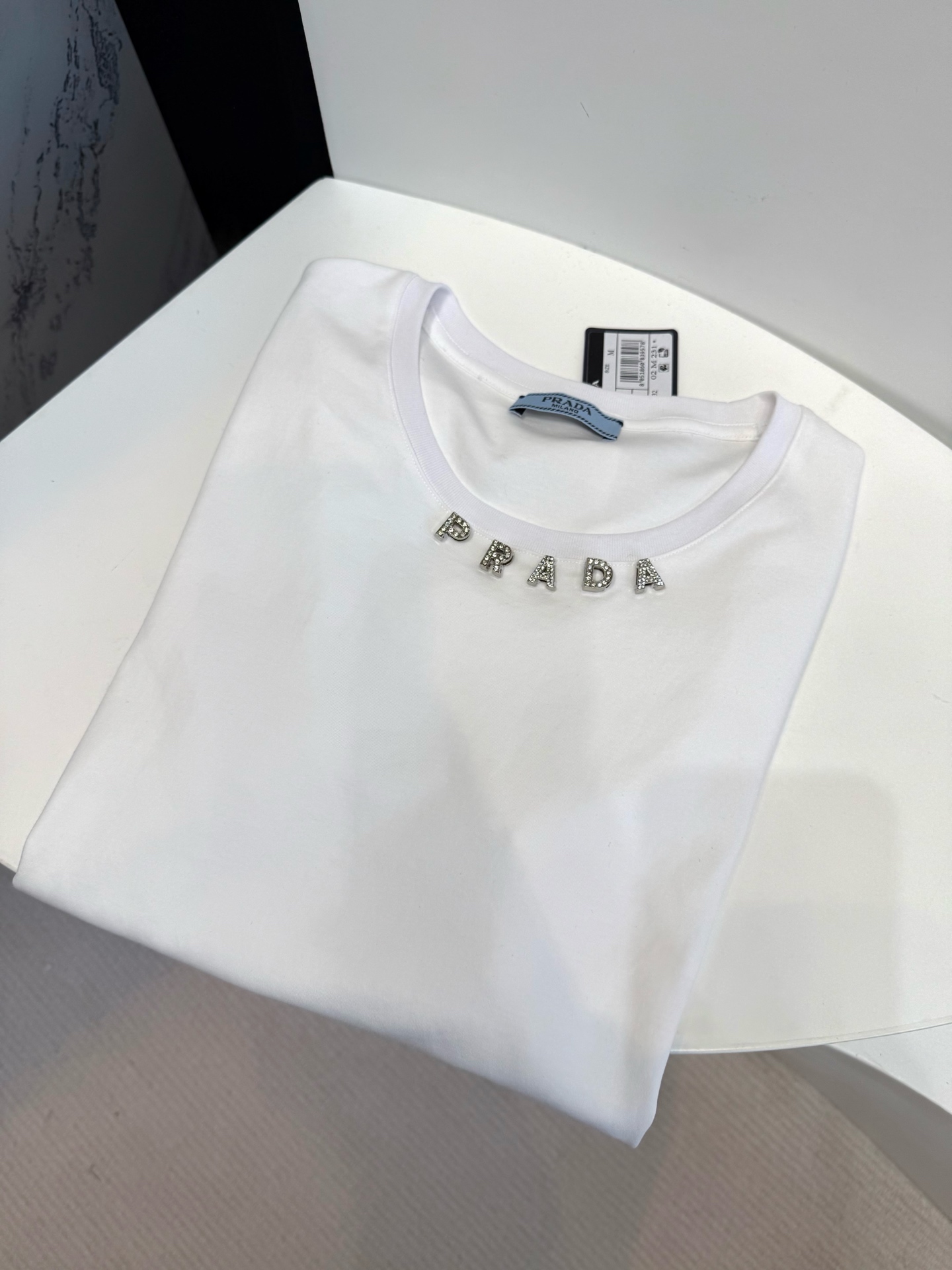 Prad*2025新品 字母钻钻T恤 定制YB斜纹全棉材质 透气舒适 质感十足 常规短袖T恤裁剪 凸显品