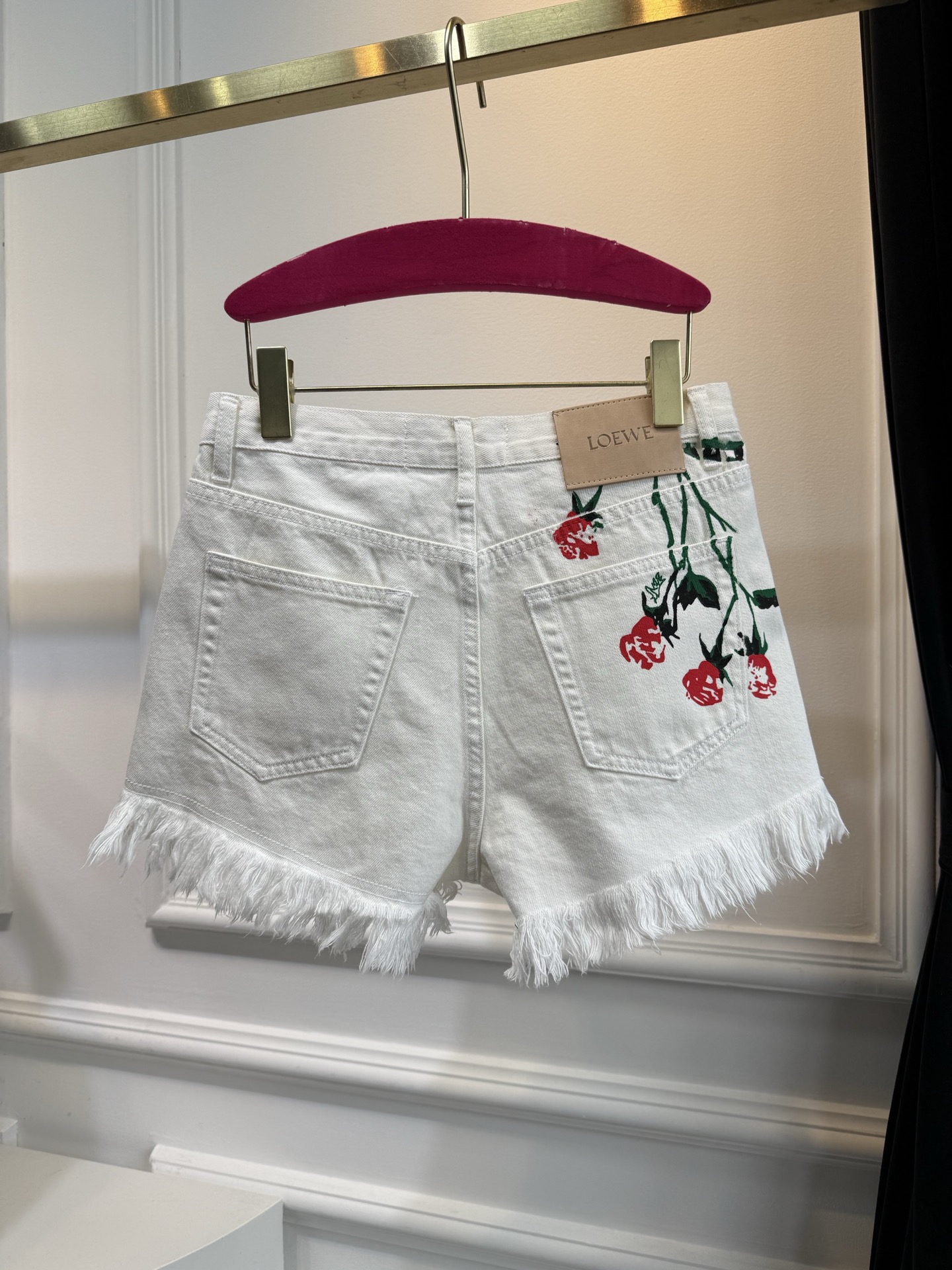 Loew* 25夏日Paula's度假系列玫瑰印花白色牛仔短裤罗意威爆款Paula's系列继续，白色牛仔