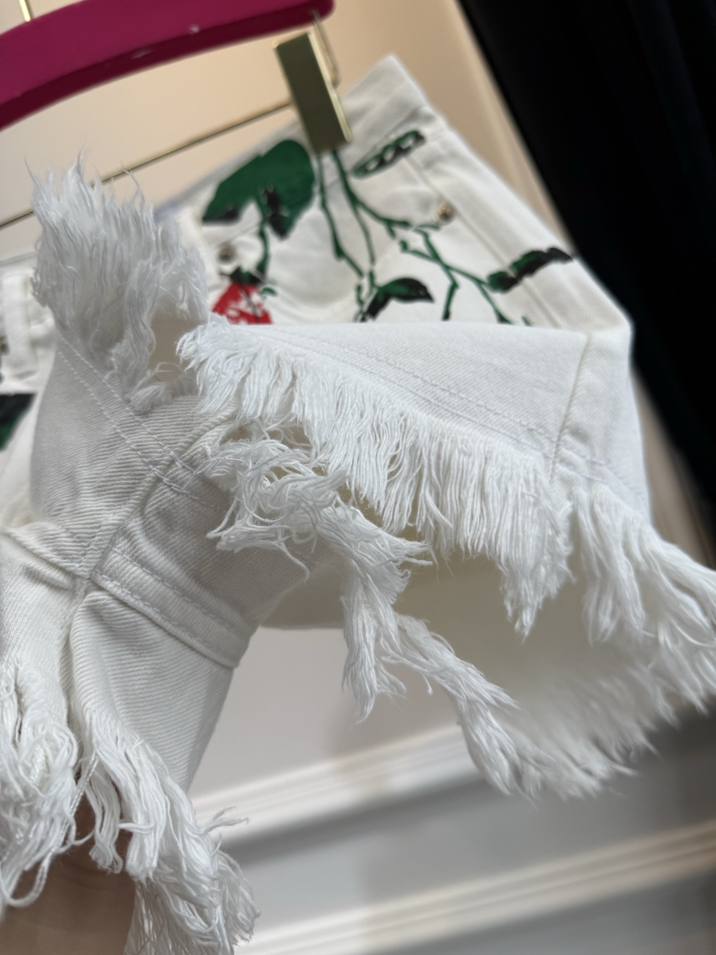 Loew* 25夏日Paula's度假系列玫瑰印花白色牛仔短裤罗意威爆款Paula's系列继续，白色牛仔