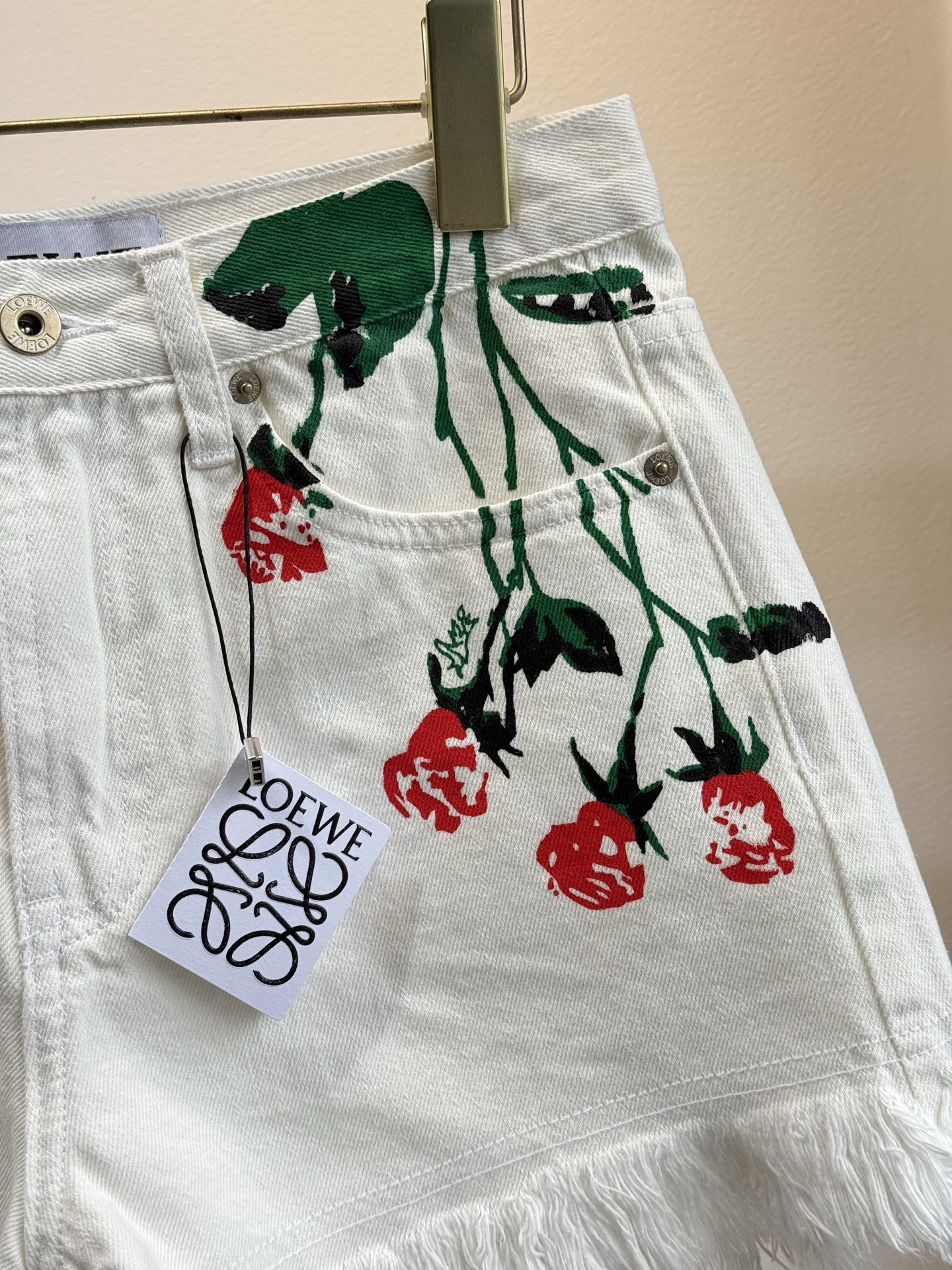 Loew* 25夏日Paula's度假系列玫瑰印花白色牛仔短裤罗意威爆款Paula's系列继续，白色牛仔