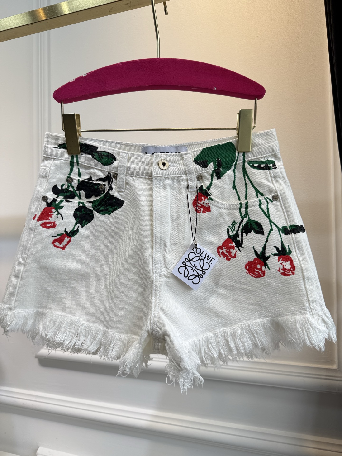 Loew* 25夏日Paula's度假系列玫瑰印花白色牛仔短裤罗意威爆款Paula's系列继续，白色牛仔