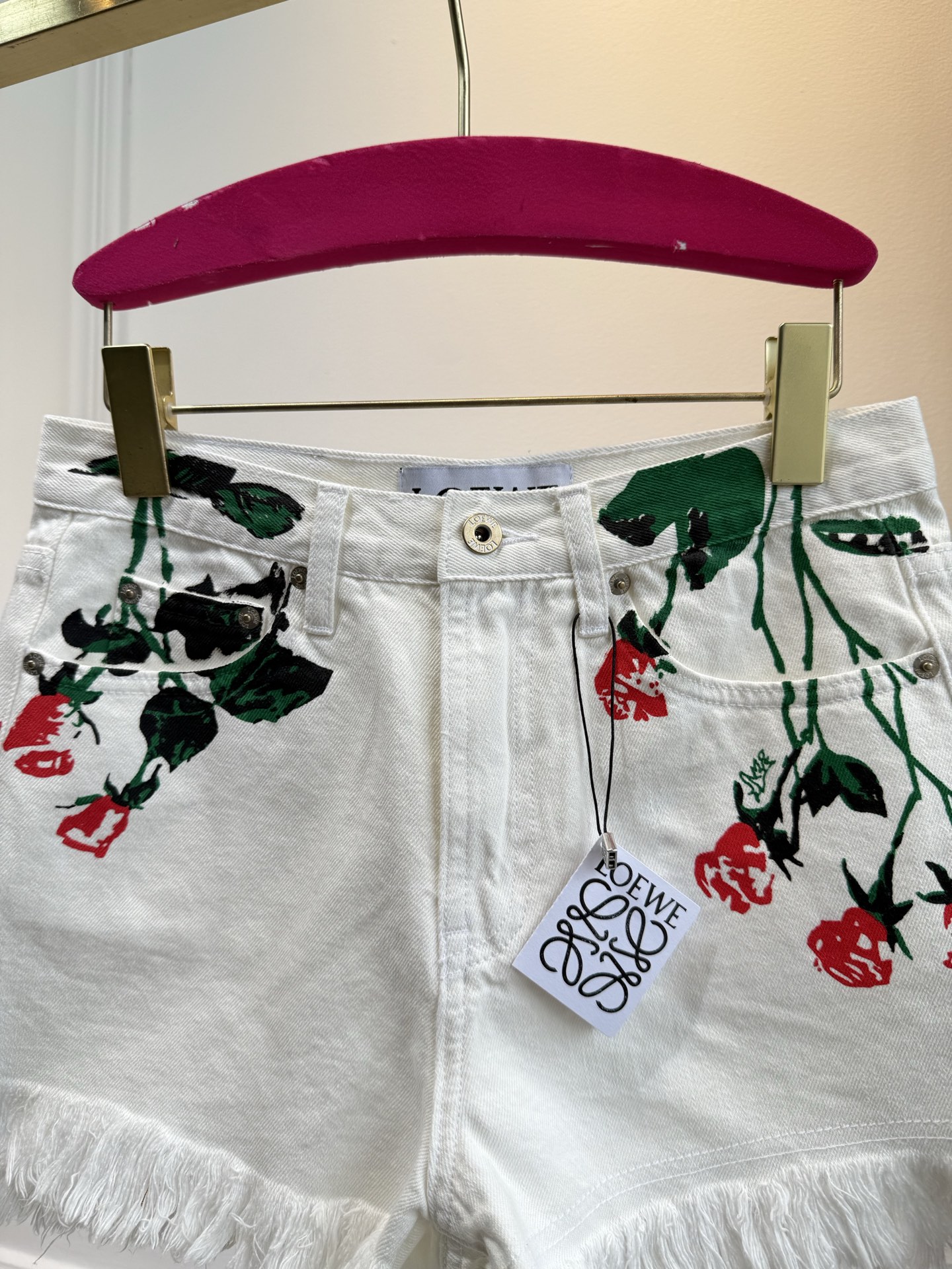 Loew* 25夏日Paula's度假系列玫瑰印花白色牛仔短裤罗意威爆款Paula's系列继续，白色牛仔