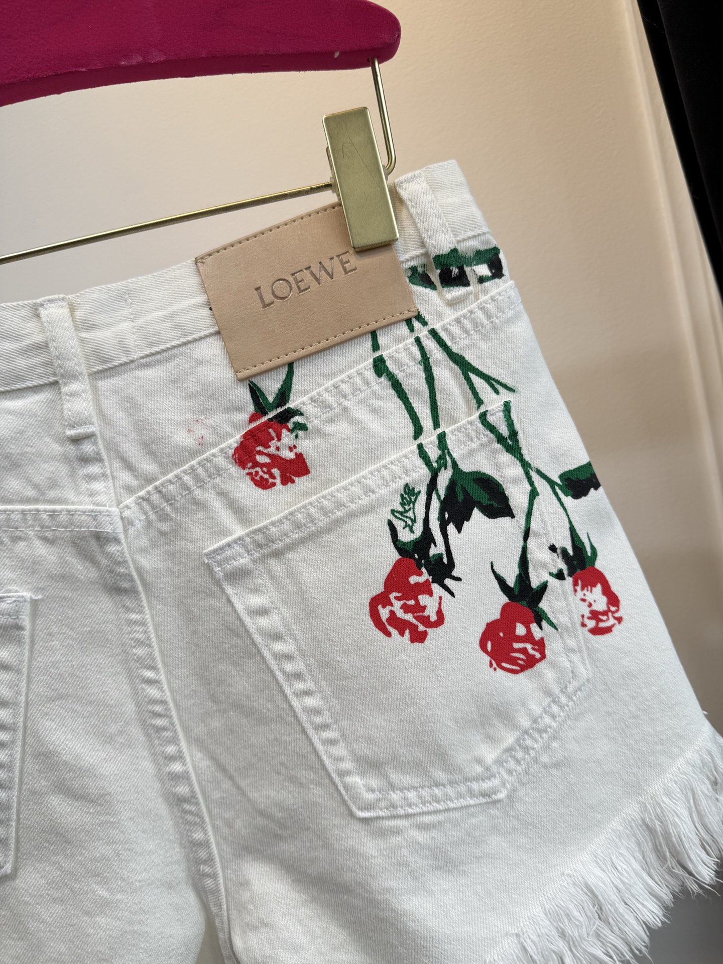 Loew* 25夏日Paula's度假系列玫瑰印花白色牛仔短裤罗意威爆款Paula's系列继续，白色牛仔