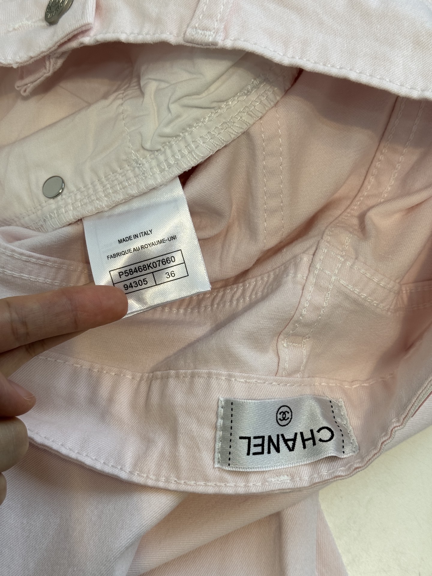 独家款原单品质，超薄牛仔棉，夏天穿无压力！！
chan*微喇刺绣镂空牛仔裤，漫画腿即视感高街时髦炸街神器