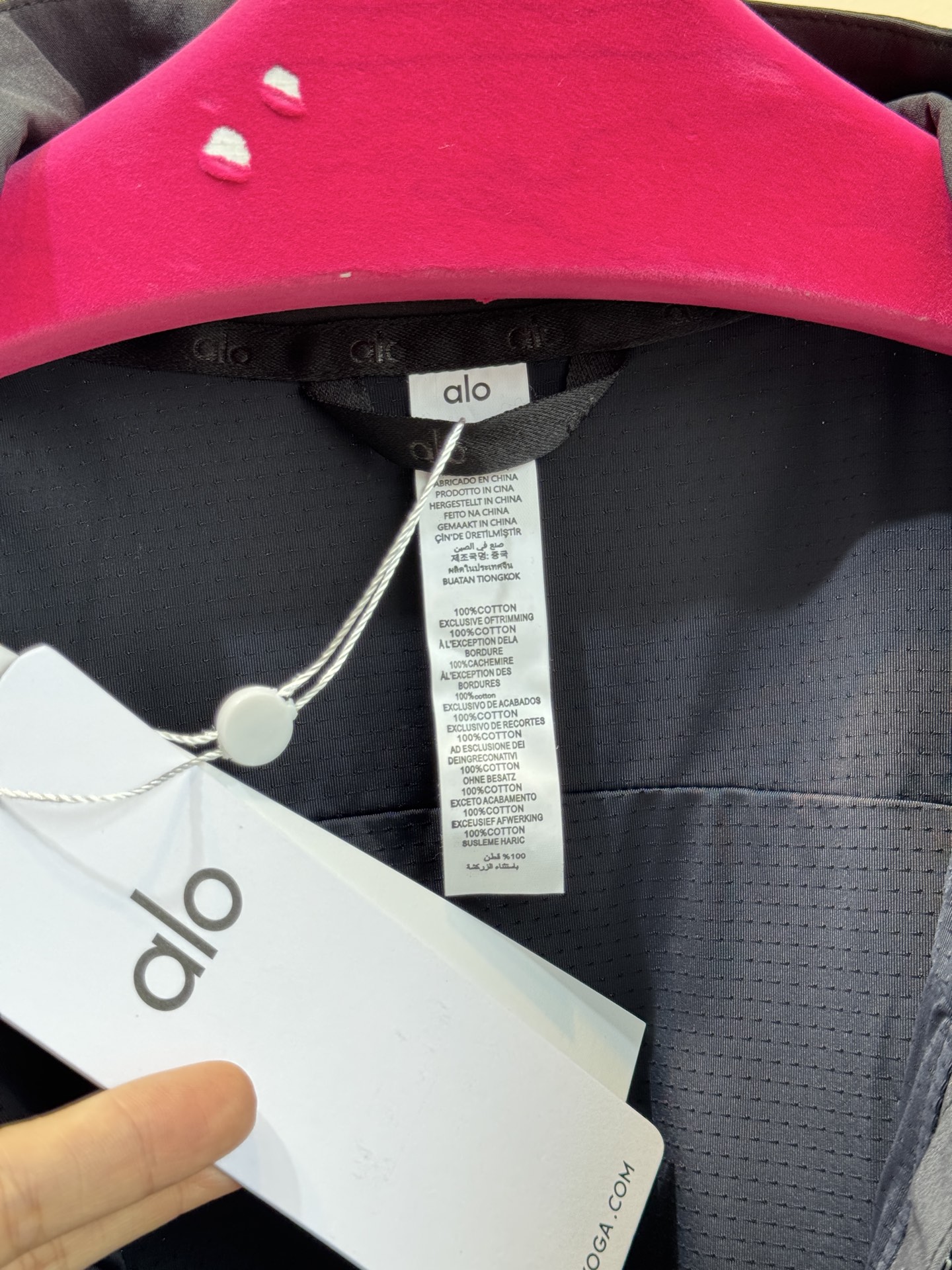 alo25ss防晒外套环保再生尼龙材质 质感光泽 微挺有型 翻领拉链飞行夹克外套宽松休闲剪裁 勾勒轮廓更