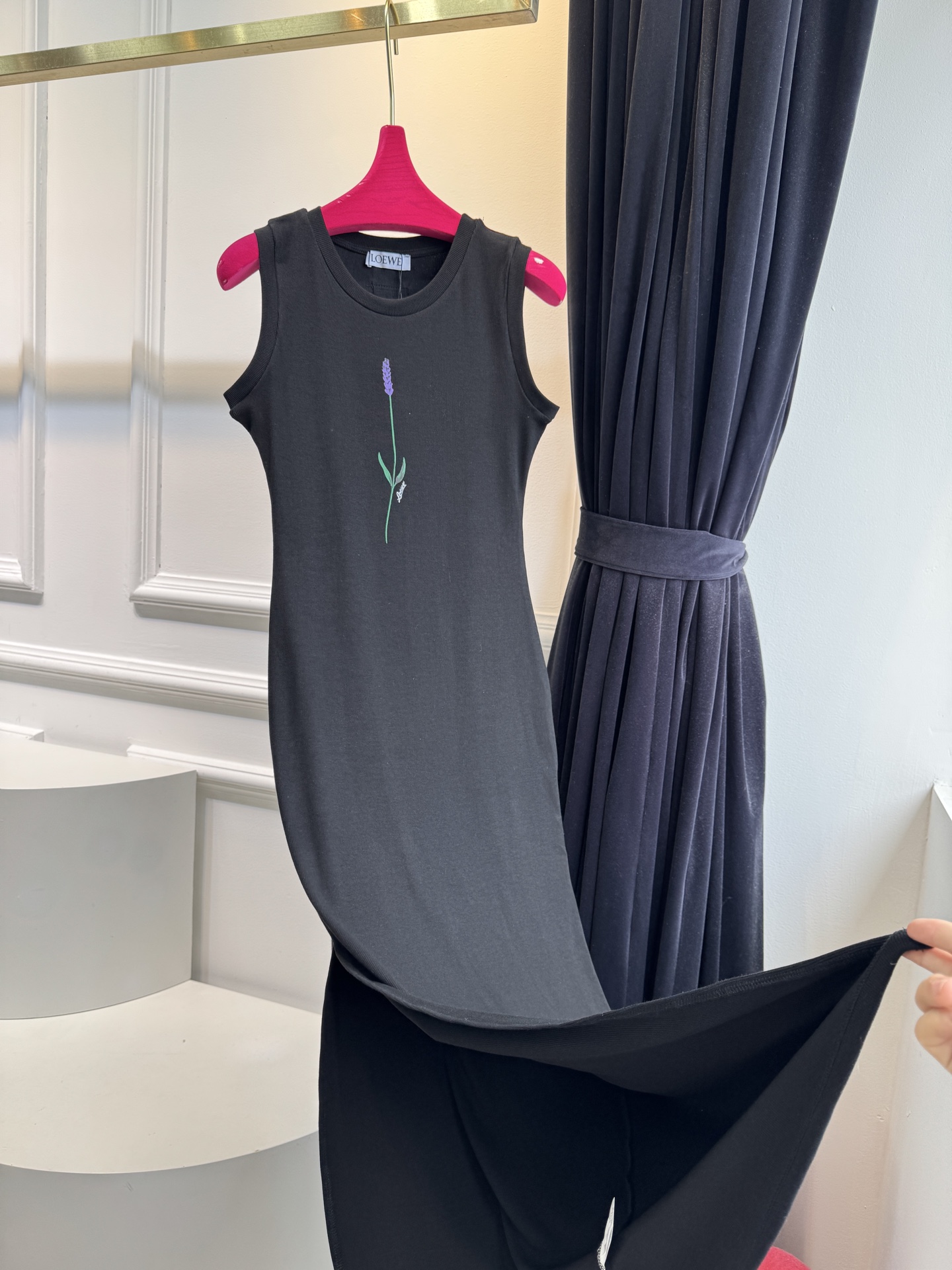  loe25ss薰衣草印花背心连衣裙 巨凸显气质的一款单品，高订弹力面料，完美身材呈现 裙装是季节给女孩