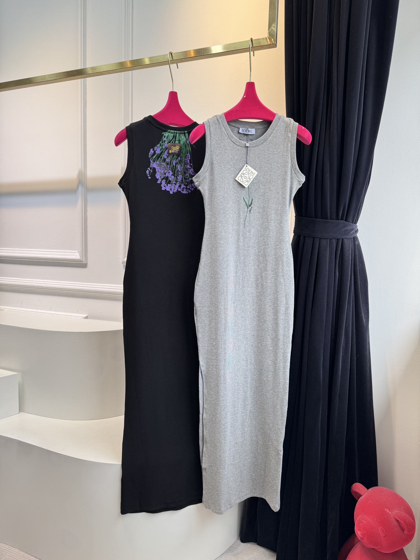  loe25ss薰衣草印花背心连衣裙 巨凸显气质的一款单品，高订弹力面料，完美身材呈现 裙装是季节给女孩