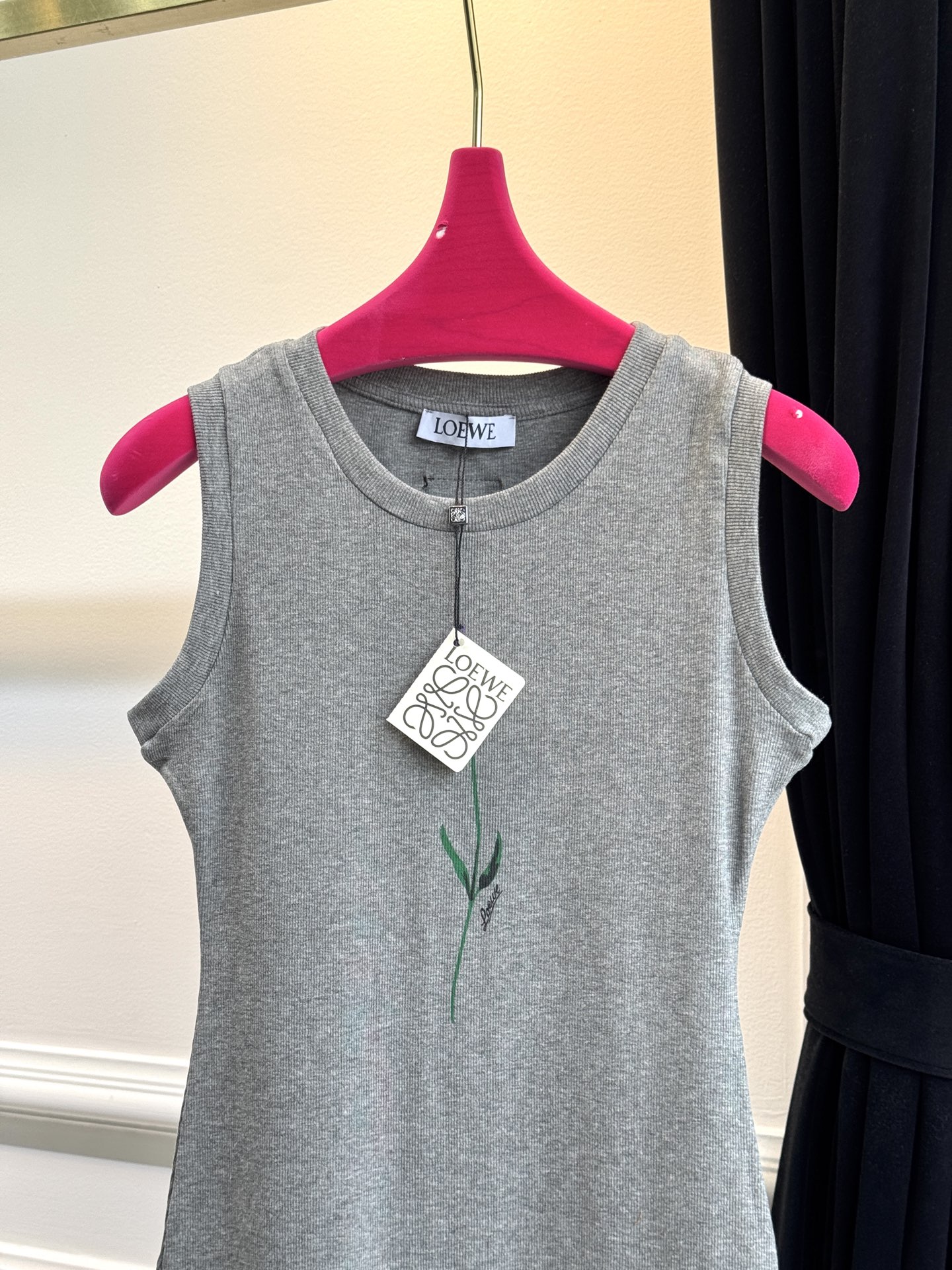  loe25ss薰衣草印花背心连衣裙 巨凸显气质的一款单品，高订弹力面料，完美身材呈现 裙装是季节给女孩