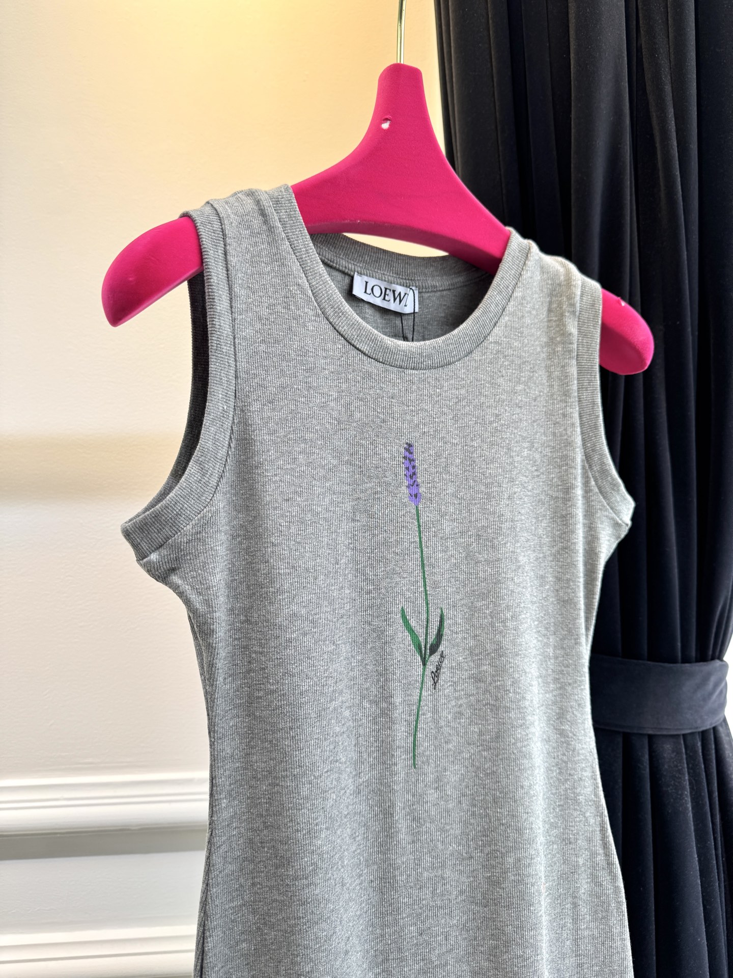  loe25ss薰衣草印花背心连衣裙 巨凸显气质的一款单品，高订弹力面料，完美身材呈现 裙装是季节给女孩