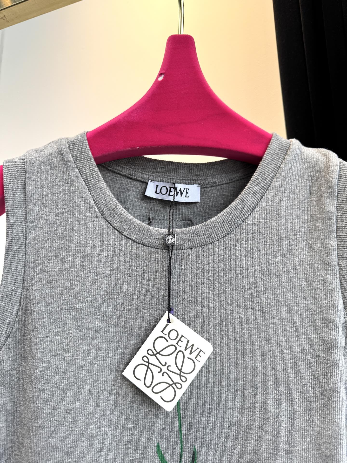  loe25ss薰衣草印花背心连衣裙 巨凸显气质的一款单品，高订弹力面料，完美身材呈现 裙装是季节给女孩