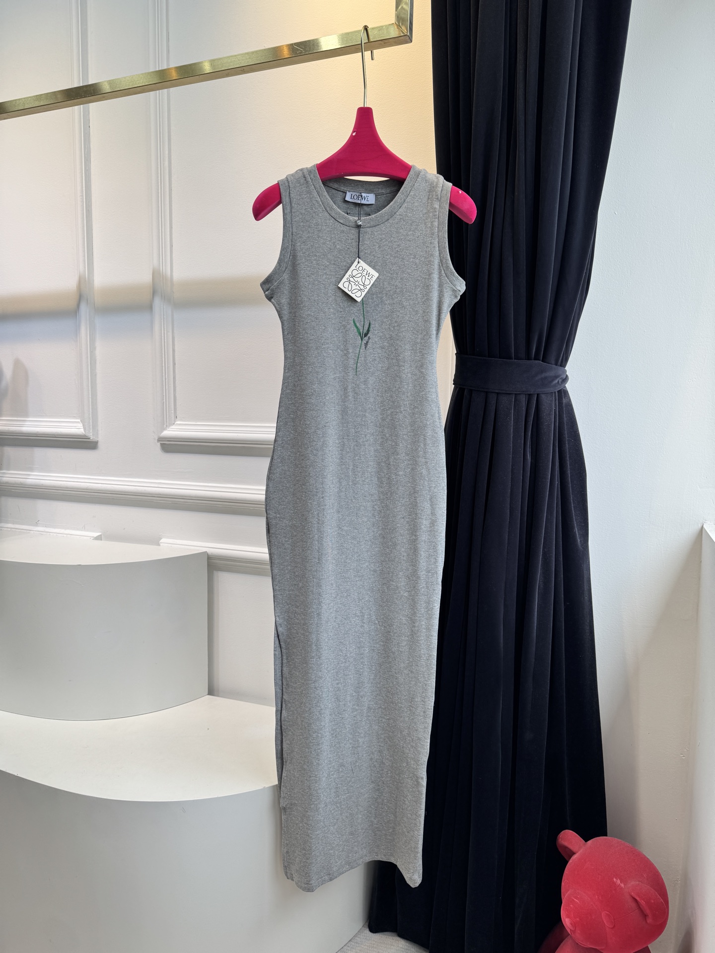  loe25ss薰衣草印花背心连衣裙 巨凸显气质的一款单品，高订弹力面料，完美身材呈现 裙装是季节给女孩