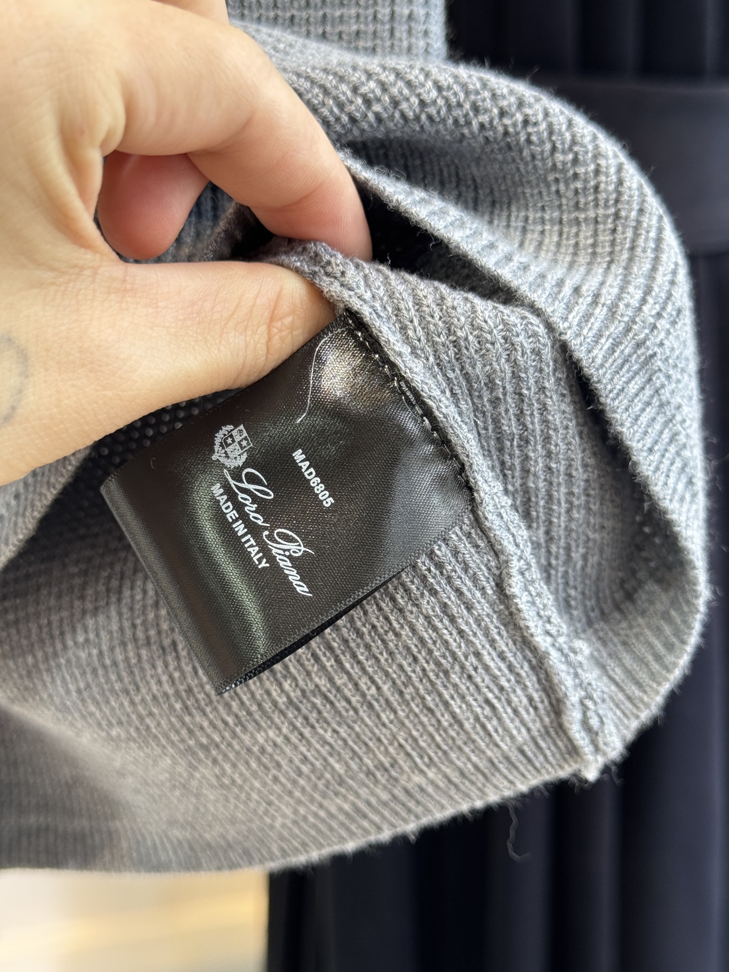 独家首发 lP针织套装，慵懒风休闲时尚的一款 整体给人感觉特别的简约大气 一套搭配起来给你人一种温柔美丽