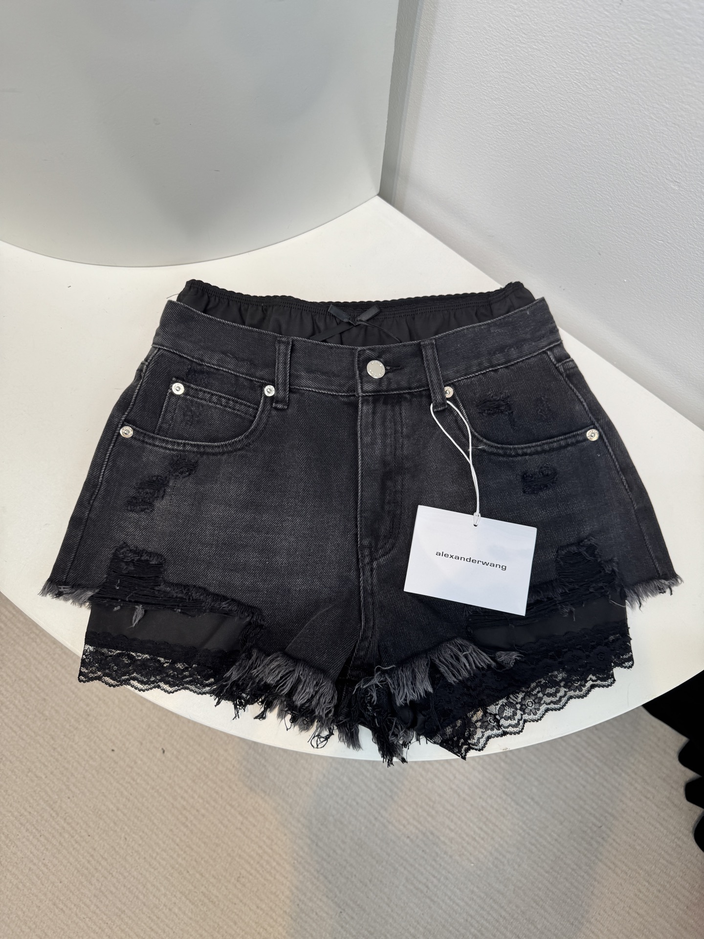 Alexander Wang 新款迷你短裤，里衬蕾丝短裤不可以拆卸，层次感爆棚的时尚利器！夏新款两件蕾丝