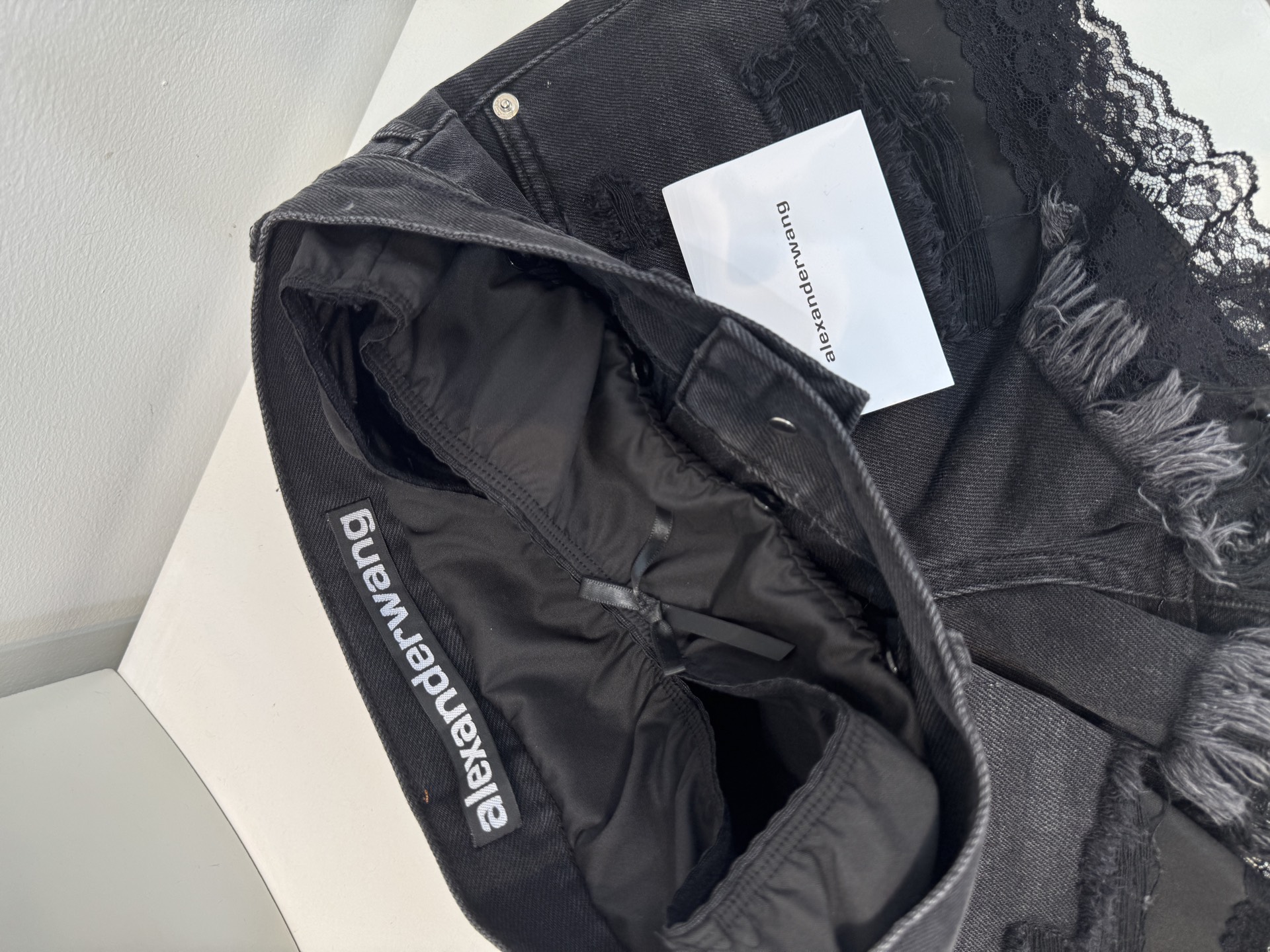 Alexander Wang 新款迷你短裤，里衬蕾丝短裤不可以拆卸，层次感爆棚的时尚利器！夏新款两件蕾丝