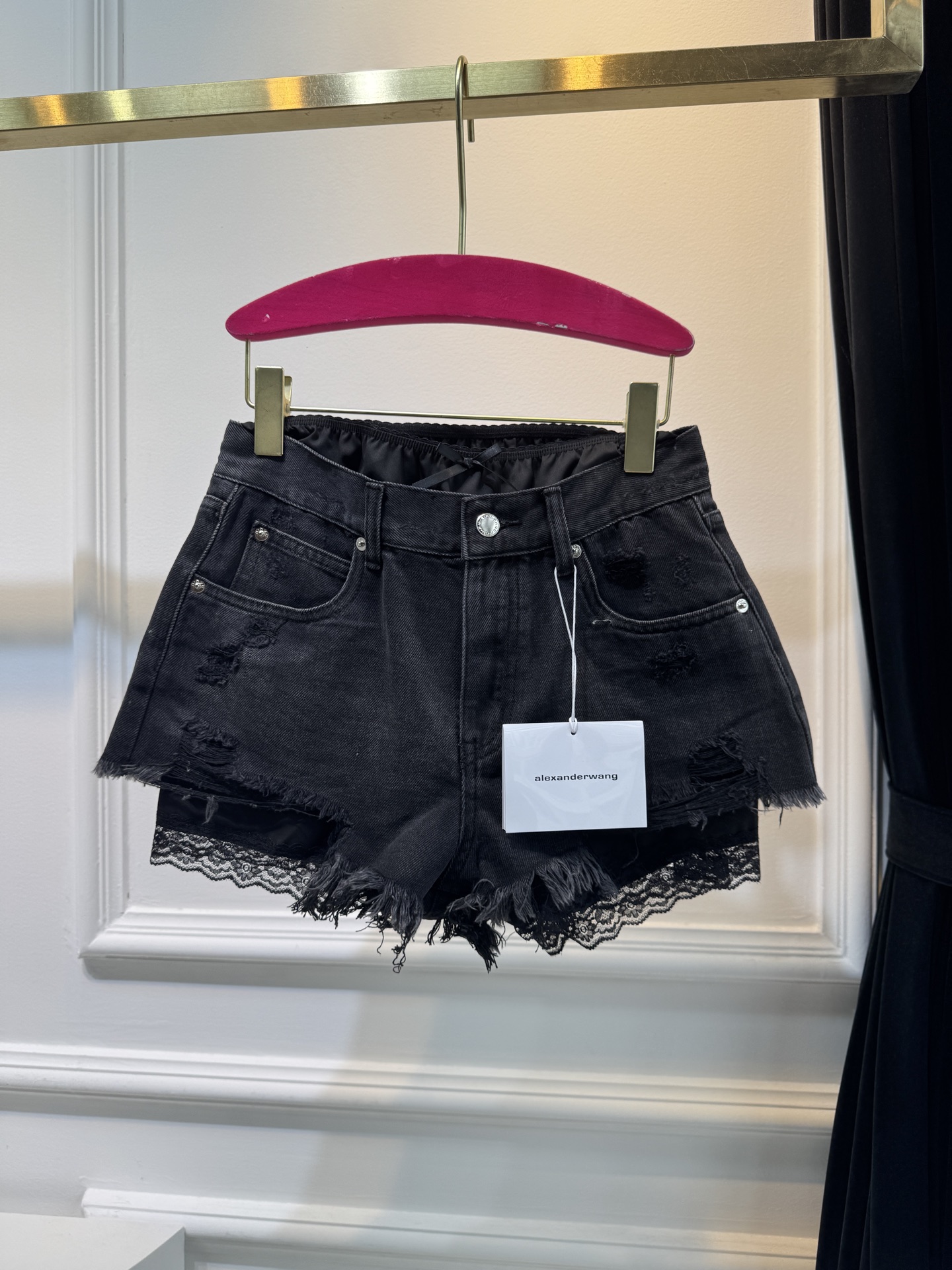 Alexander Wang 新款迷你短裤，里衬蕾丝短裤不可以拆卸，层次感爆棚的时尚利器！夏新款两件蕾丝