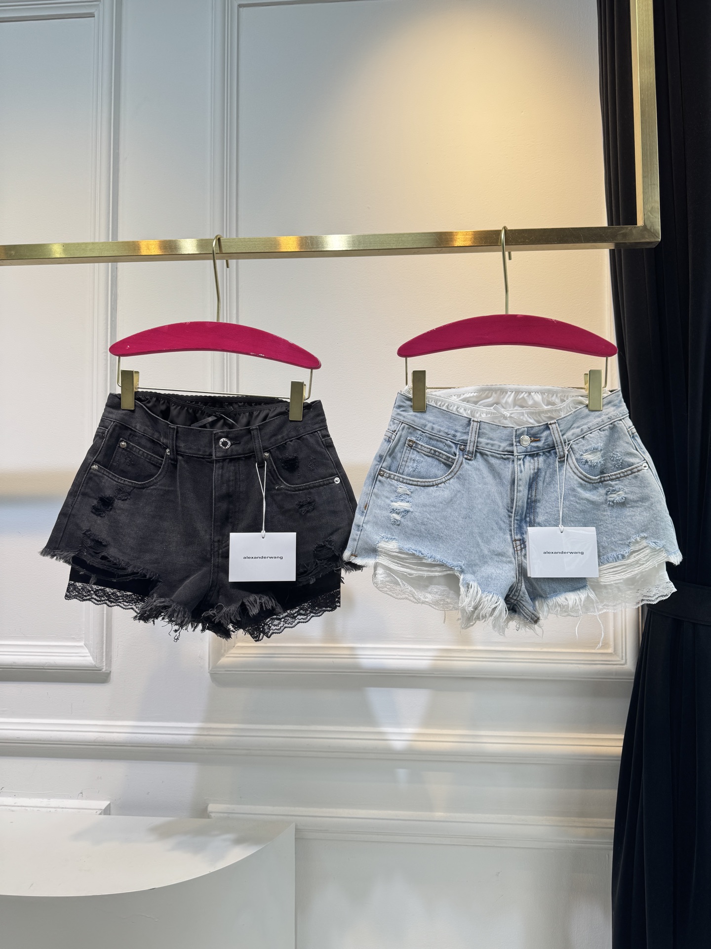 Alexander Wang 新款迷你短裤，里衬蕾丝短裤不可以拆卸，层次感爆棚的时尚利器！夏新款两件蕾丝