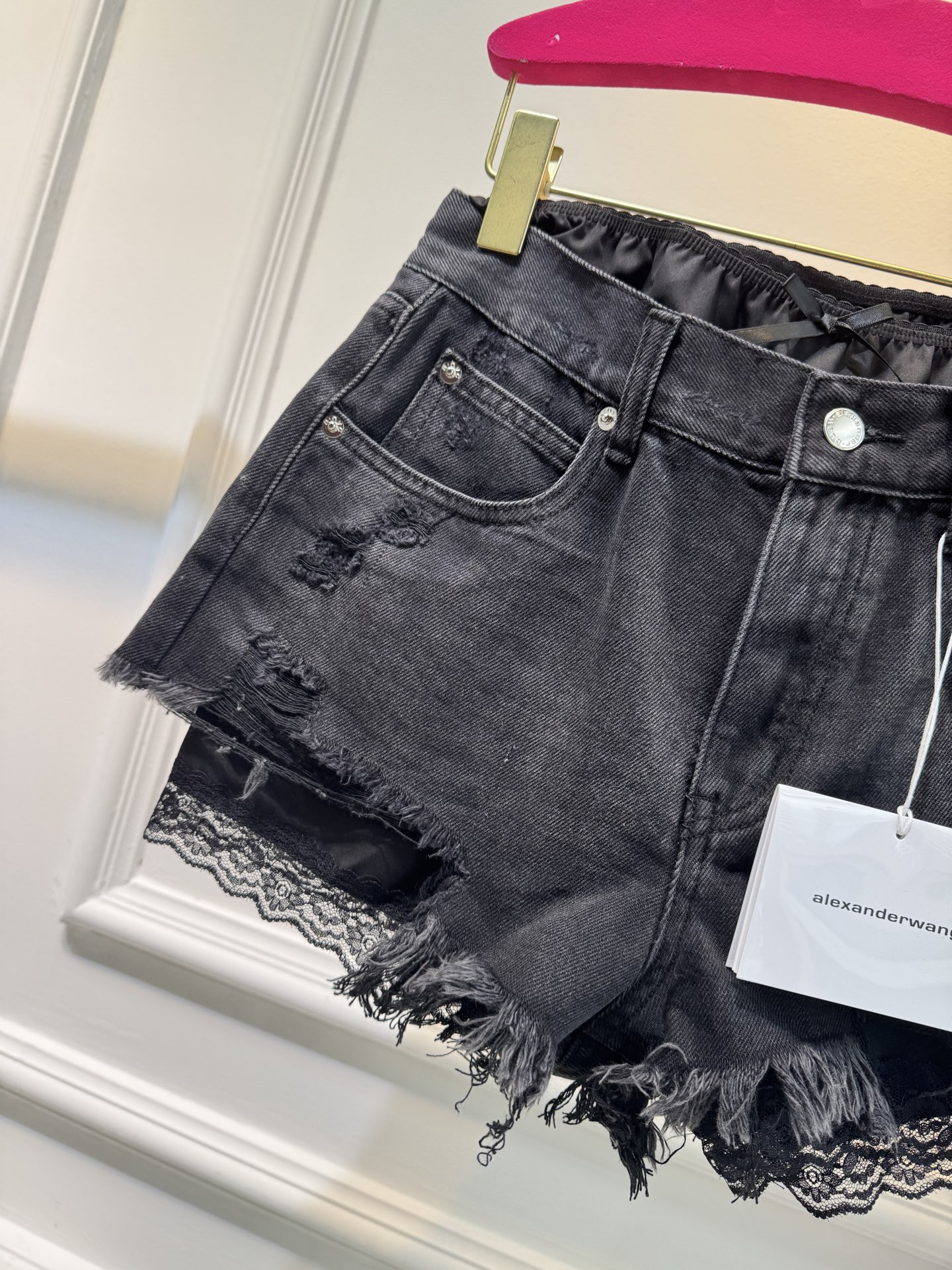 Alexander Wang 新款迷你短裤，里衬蕾丝短裤不可以拆卸，层次感爆棚的时尚利器！夏新款两件蕾丝