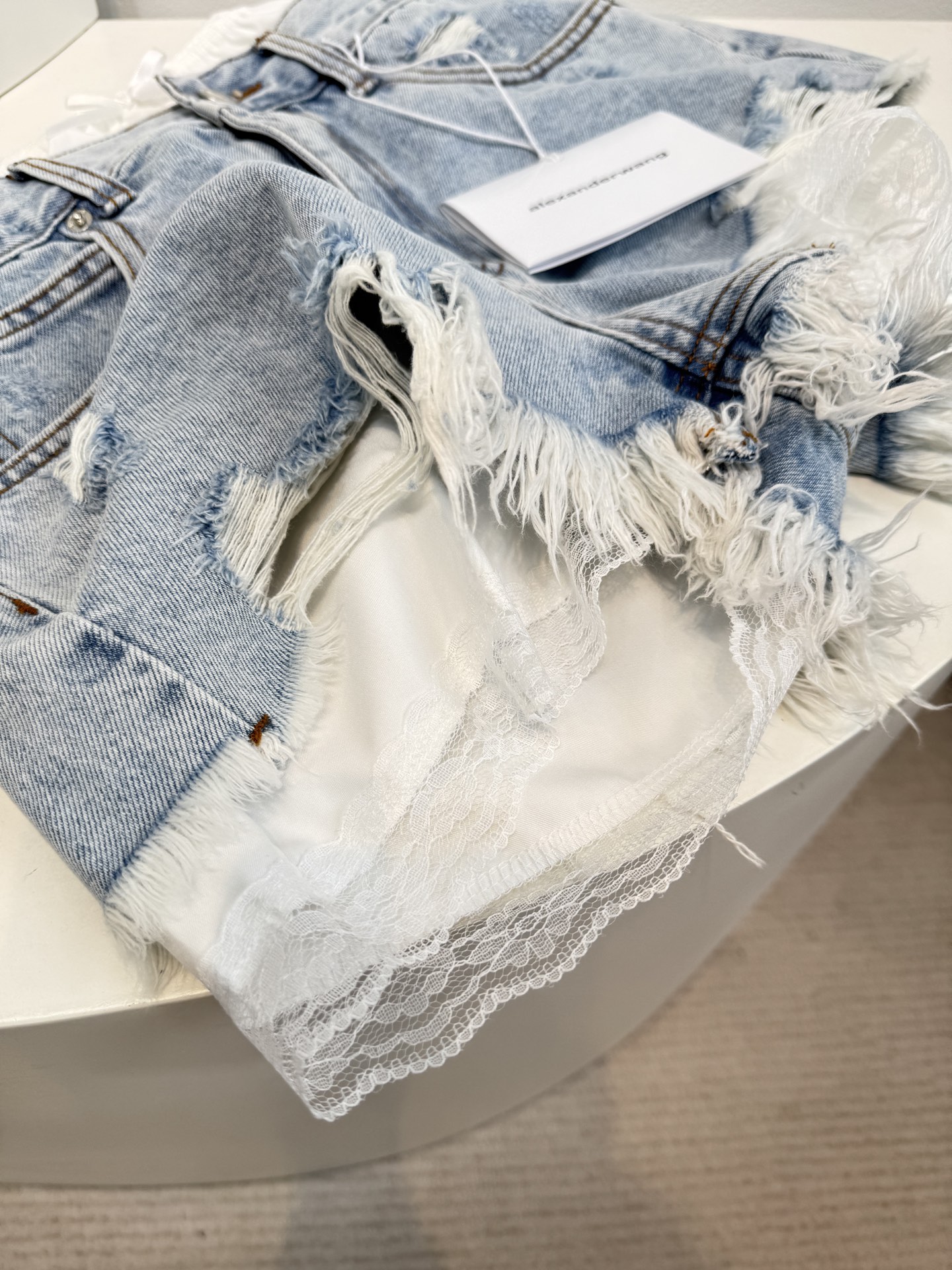 Alexander Wang 新款迷你短裤，里衬蕾丝短裤不可以拆卸，层次感爆棚的时尚利器！夏新款两件蕾丝