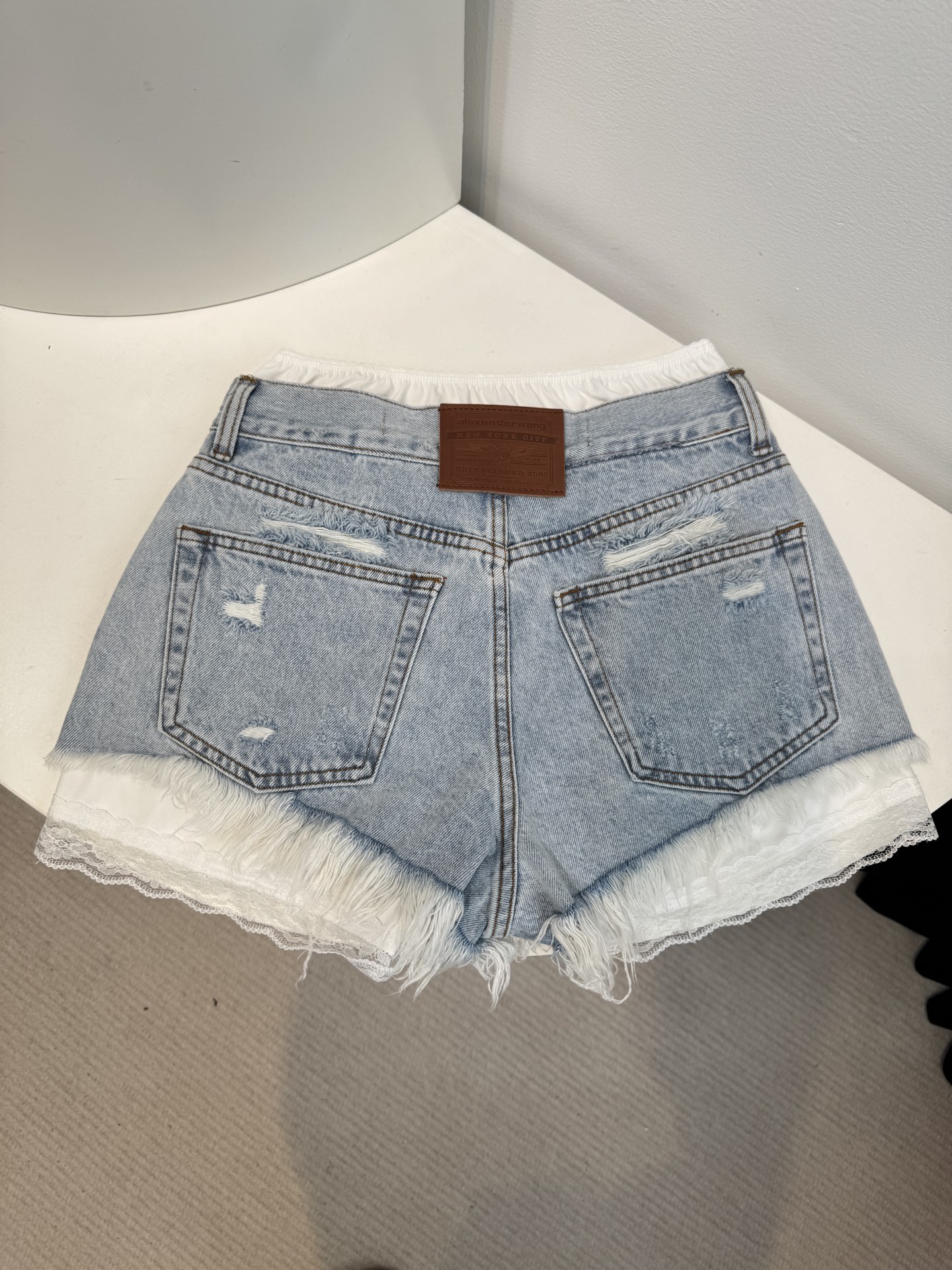 Alexander Wang 新款迷你短裤，里衬蕾丝短裤不可以拆卸，层次感爆棚的时尚利器！夏新款两件蕾丝