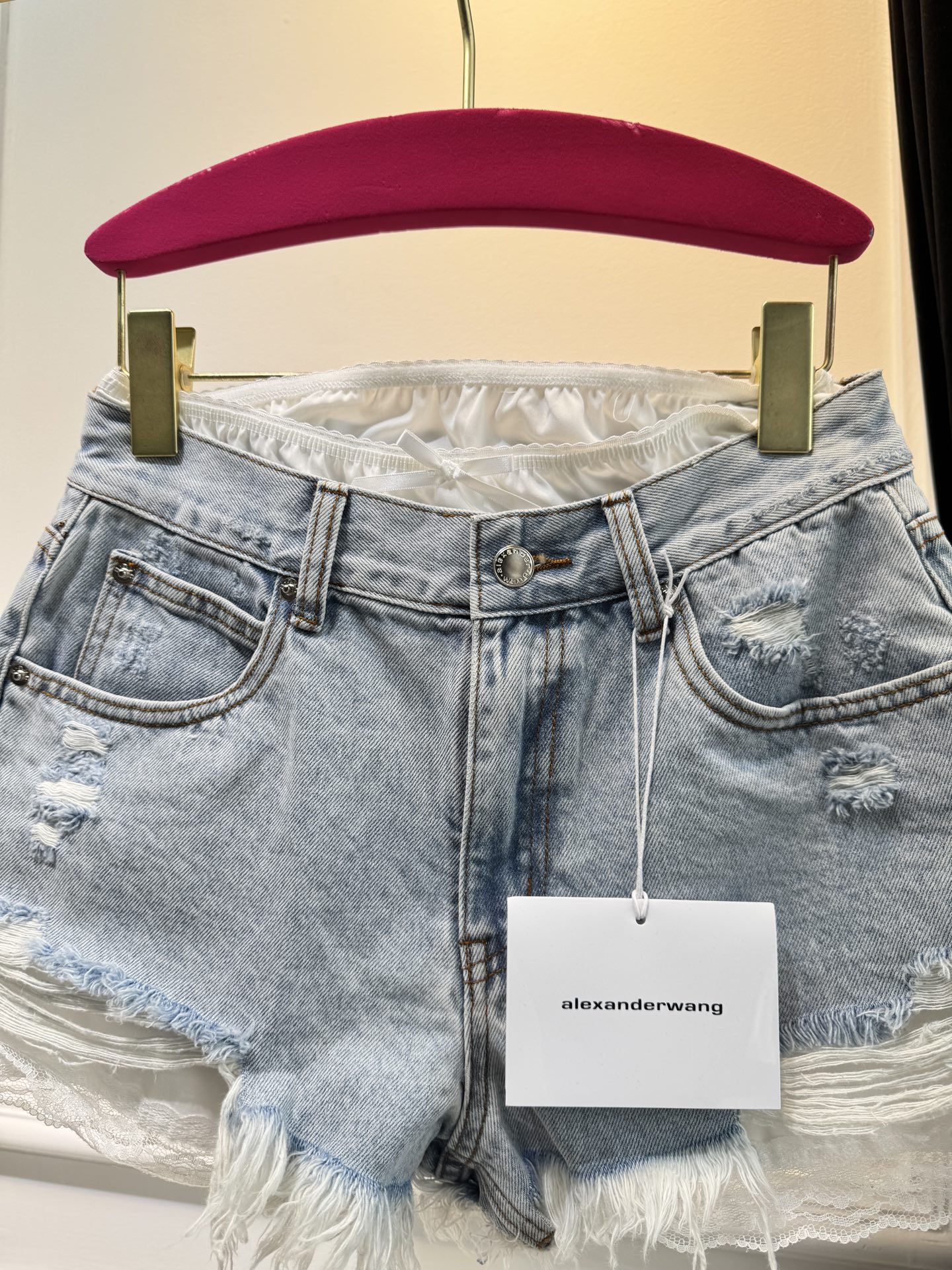 Alexander Wang 新款迷你短裤，里衬蕾丝短裤不可以拆卸，层次感爆棚的时尚利器！夏新款两件蕾丝