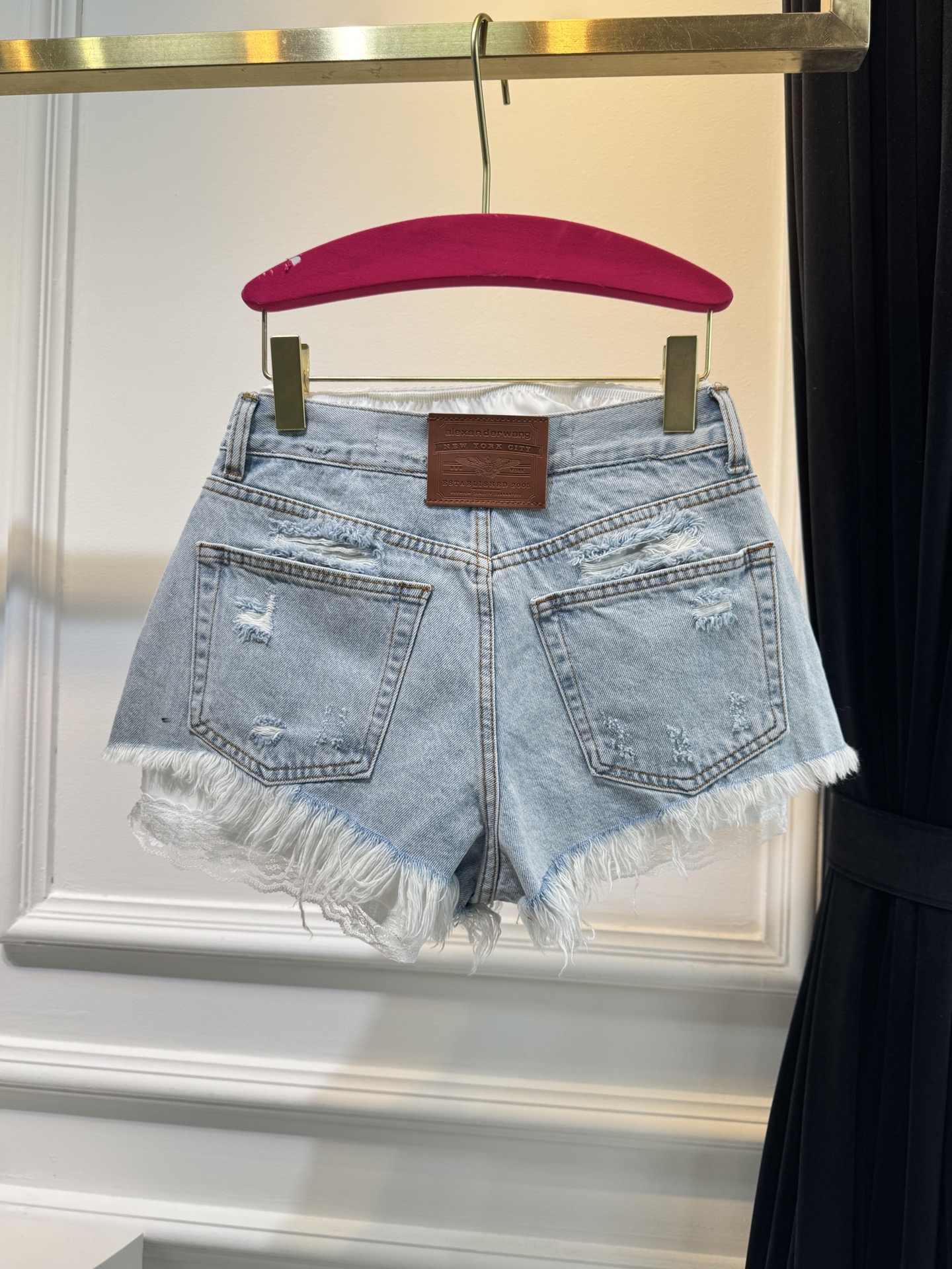 Alexander Wang 新款迷你短裤，里衬蕾丝短裤不可以拆卸，层次感爆棚的时尚利器！夏新款两件蕾丝