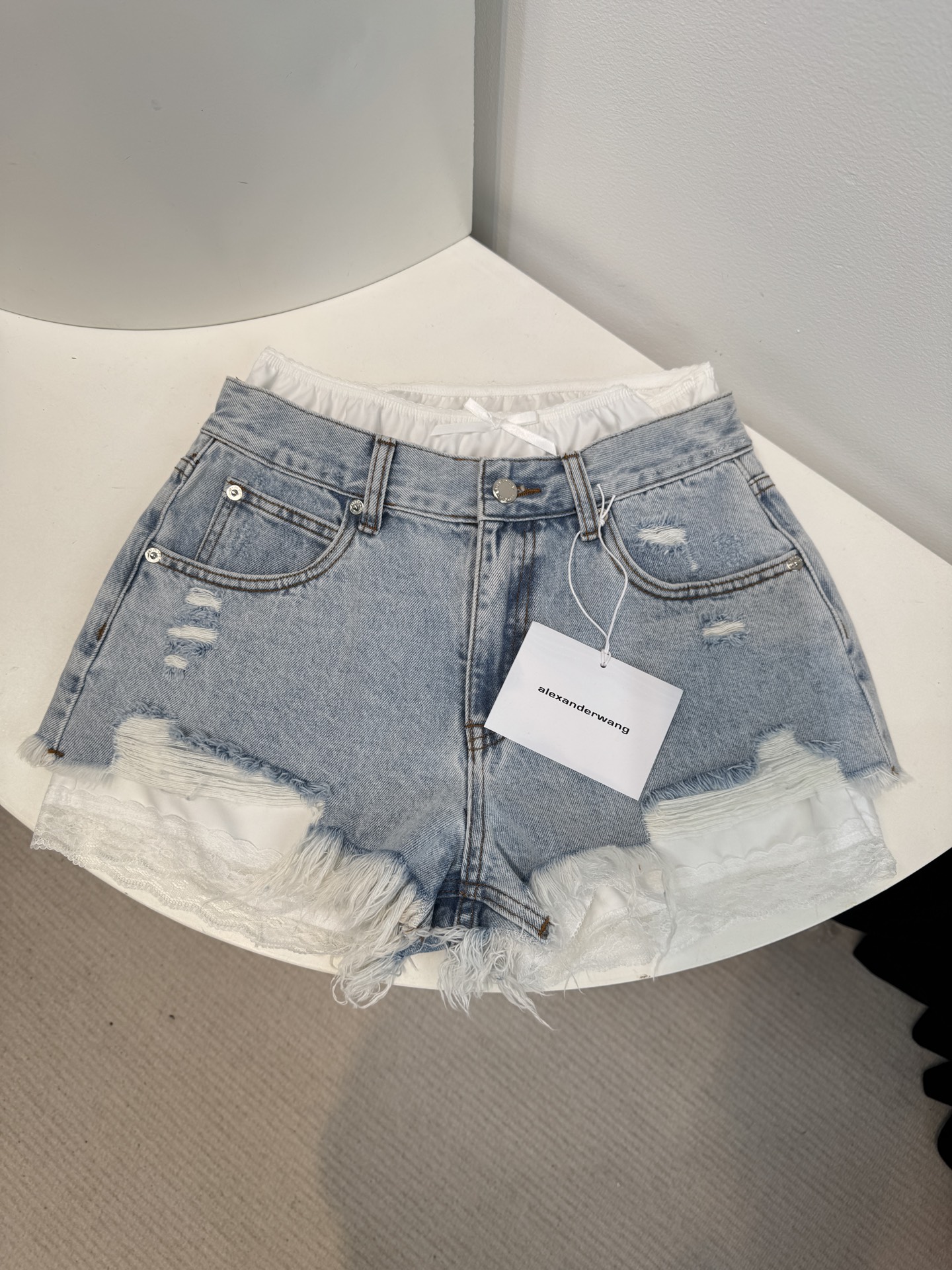Alexander Wang 新款迷你短裤，里衬蕾丝短裤不可以拆卸，层次感爆棚的时尚利器！夏新款两件蕾丝