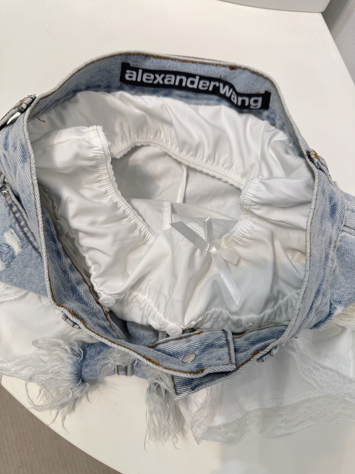 Alexander Wang 新款迷你短裤，里衬蕾丝短裤不可以拆卸，层次感爆棚的时尚利器！夏新款两件蕾丝