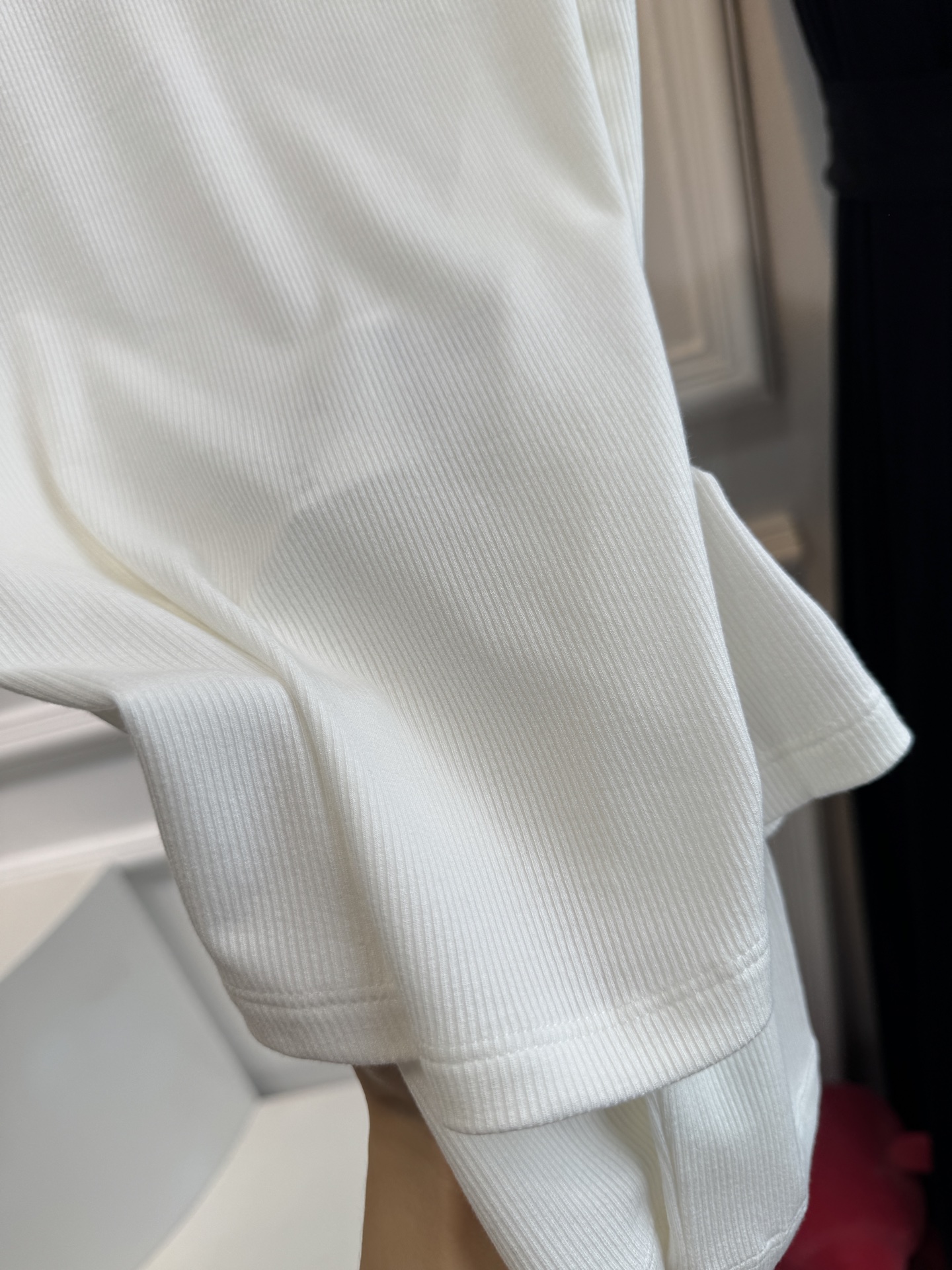 独家首发 人手必备miu金线标新款精致圆领打底衫🤍非常好穿好搭配的单品 舒适度极高 定制面料亲肤透气回弹