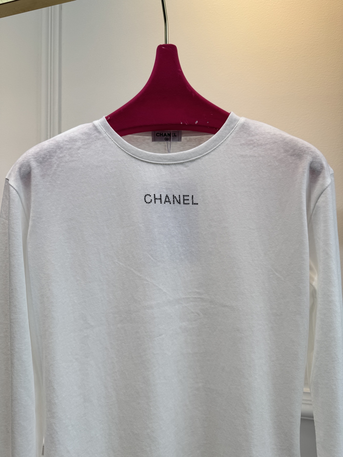 独家首发 chan*新款烫钻袖口撞色粉色棉质打底长袖
t恤上衣，简约时髦洋气，小众别致气质修身显瘦，氛围