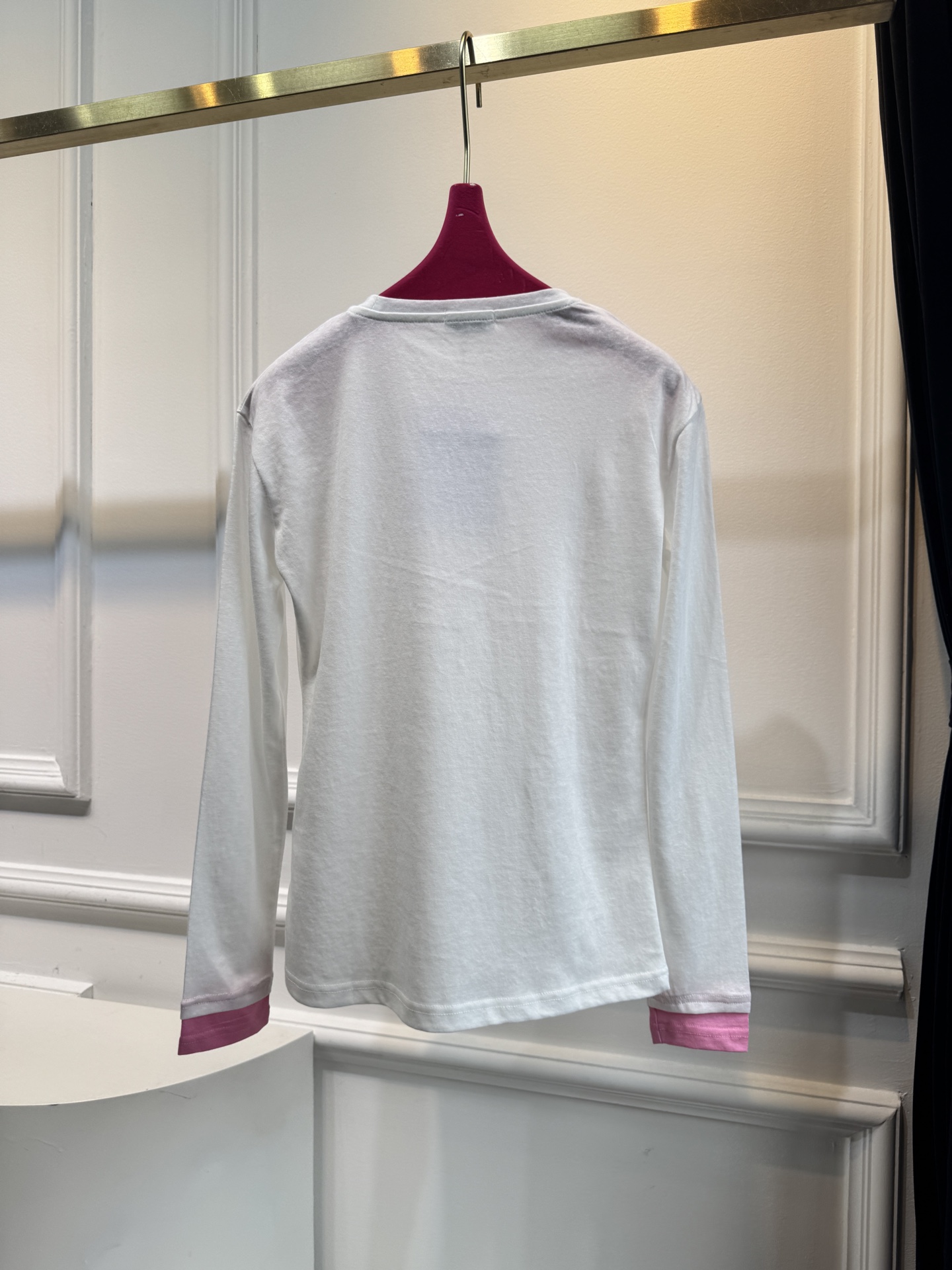 独家首发 chan*新款烫钻袖口撞色粉色棉质打底长袖
t恤上衣，简约时髦洋气，小众别致气质修身显瘦，氛围