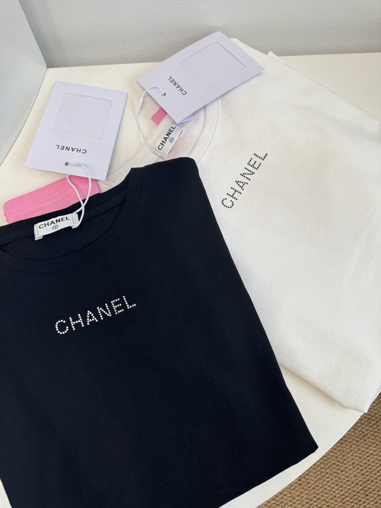 独家首发 chan*新款烫钻袖口撞色粉色棉质打底长袖
t恤上衣，简约时髦洋气，小众别致气质修身显瘦，氛围