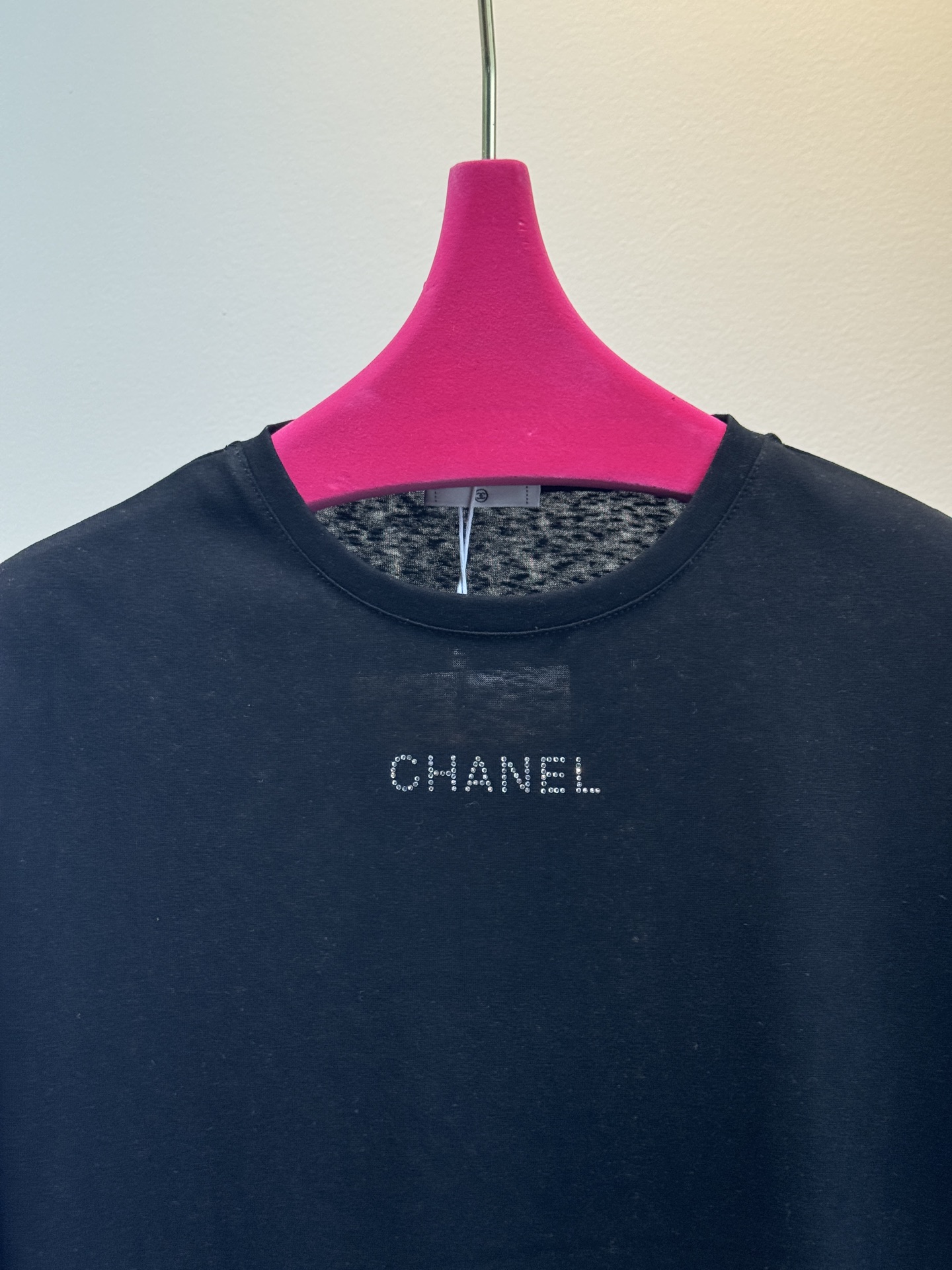 独家首发 chan*新款烫钻袖口撞色粉色棉质打底长袖
t恤上衣，简约时髦洋气，小众别致气质修身显瘦，氛围