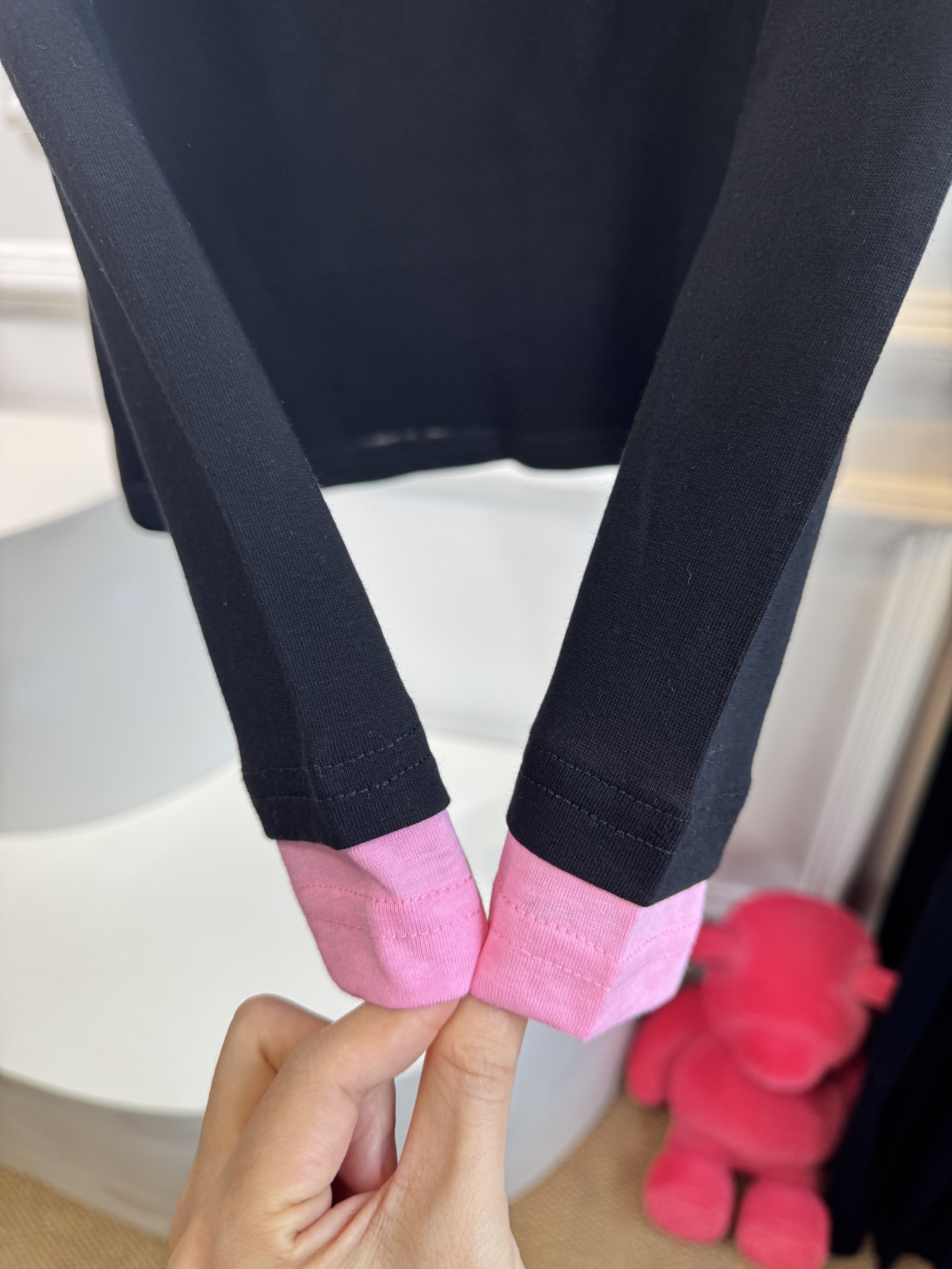 独家首发 chan*新款烫钻袖口撞色粉色棉质打底长袖
t恤上衣，简约时髦洋气，小众别致气质修身显瘦，氛围