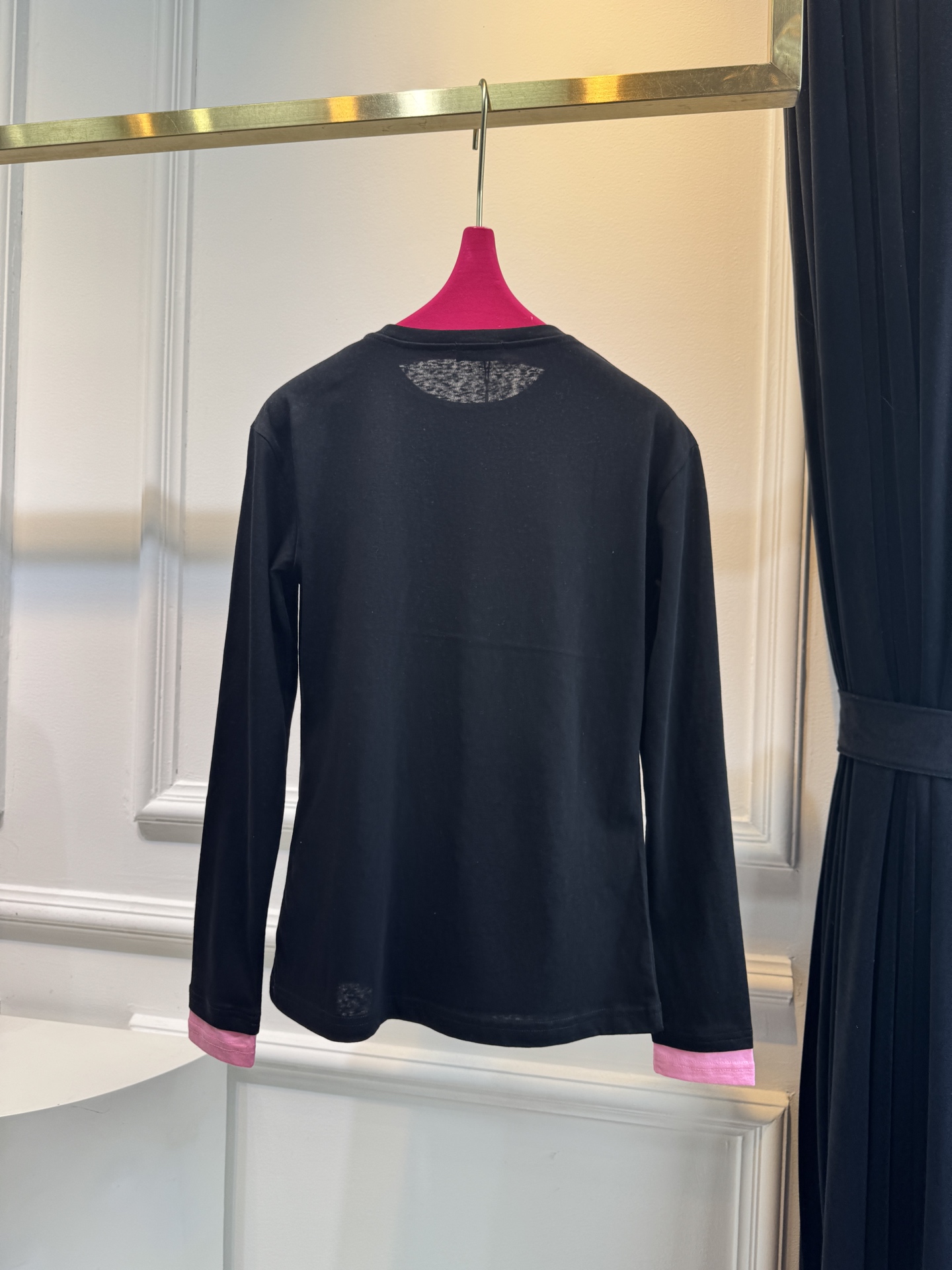 独家首发 chan*新款烫钻袖口撞色粉色棉质打底长袖
t恤上衣，简约时髦洋气，小众别致气质修身显瘦，氛围