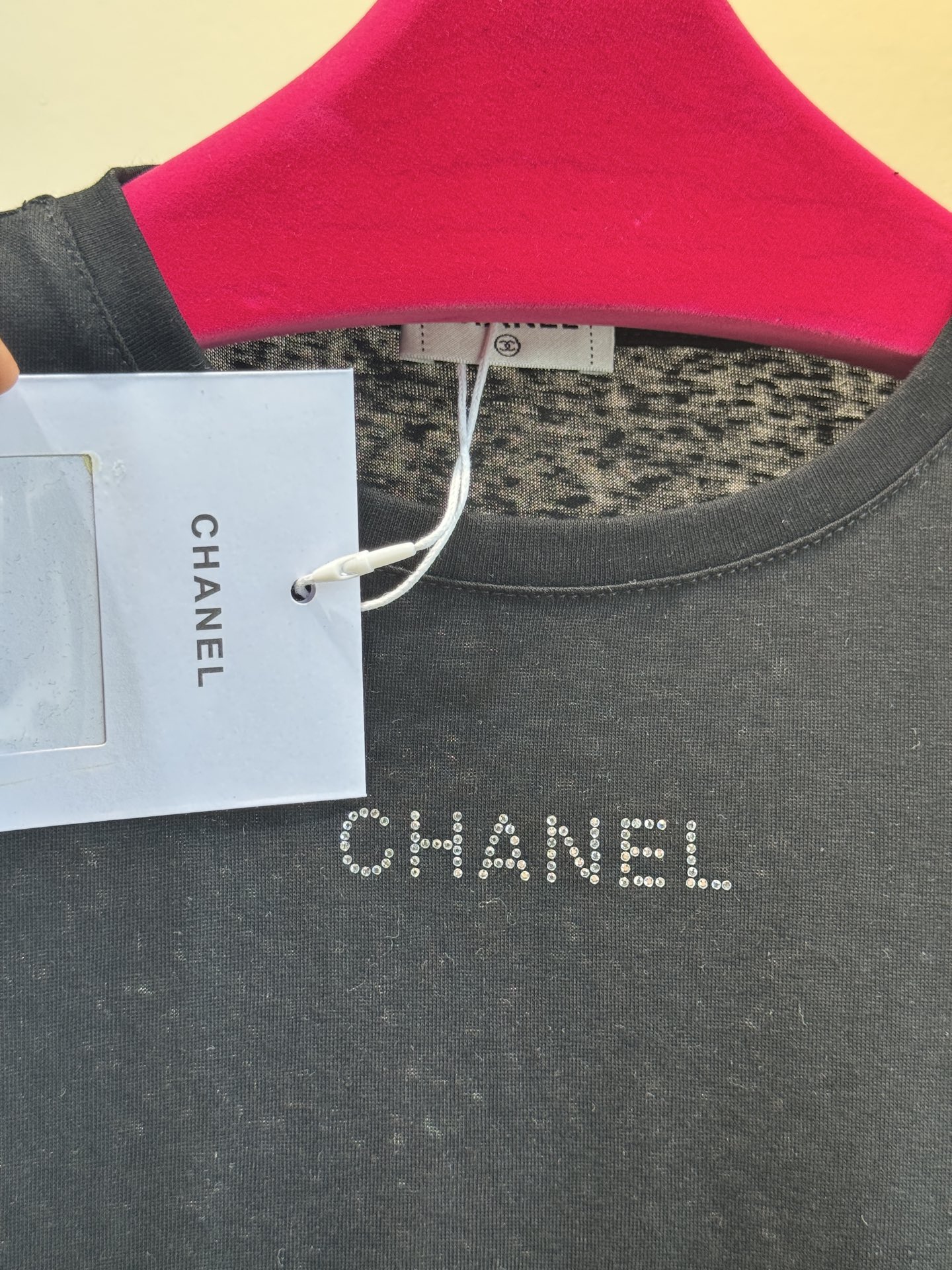 独家首发 chan*新款烫钻袖口撞色粉色棉质打底长袖
t恤上衣，简约时髦洋气，小众别致气质修身显瘦，氛围