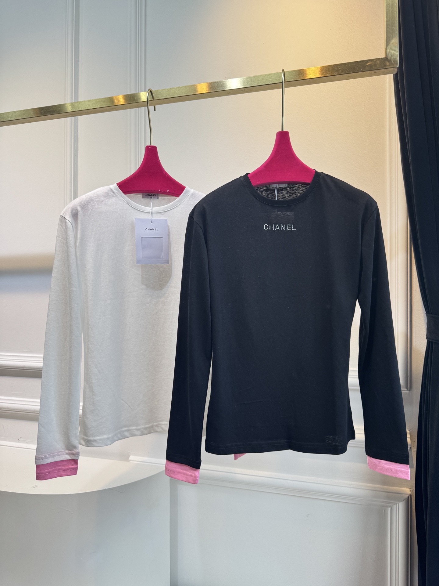 独家首发 chan*新款烫钻袖口撞色粉色棉质打底长袖
t恤上衣，简约时髦洋气，小众别致气质修身显瘦，氛围