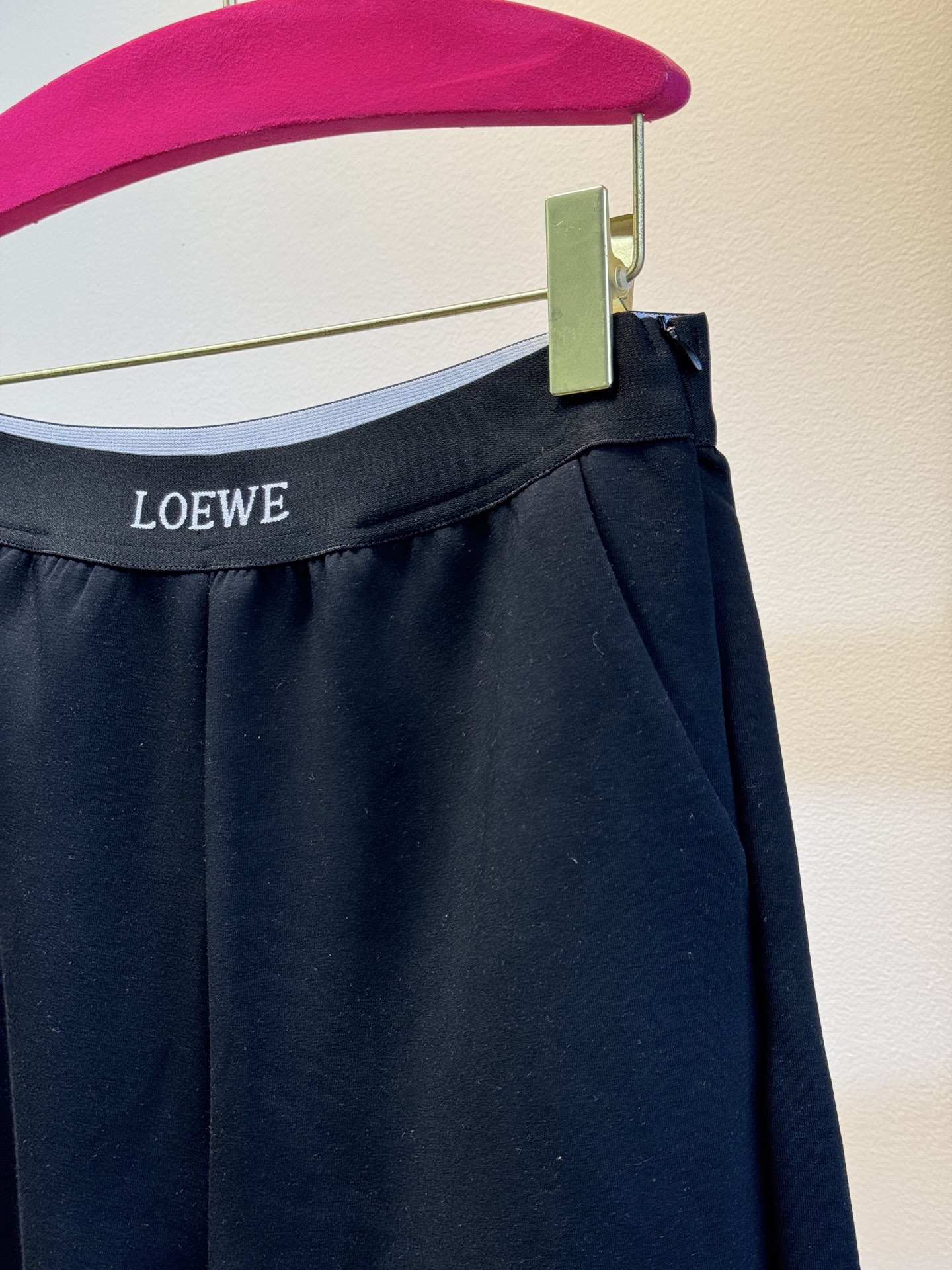  loe太空棉套装 时髦好穿度爆棚 高级定制专属太空棉面料 轻薄舒适的棉+聚脂纤维面料 太能营造春夏的氛