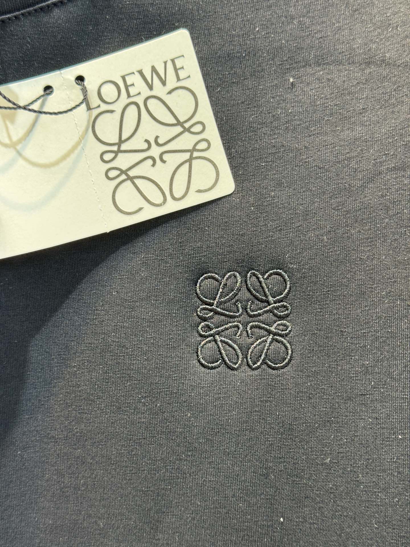  loe太空棉套装 时髦好穿度爆棚 高级定制专属太空棉面料 轻薄舒适的棉+聚脂纤维面料 太能营造春夏的氛