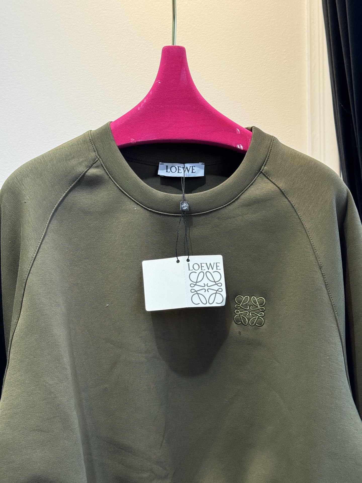  loe太空棉套装 时髦好穿度爆棚 高级定制专属太空棉面料 轻薄舒适的棉+聚脂纤维面料 太能营造春夏的氛