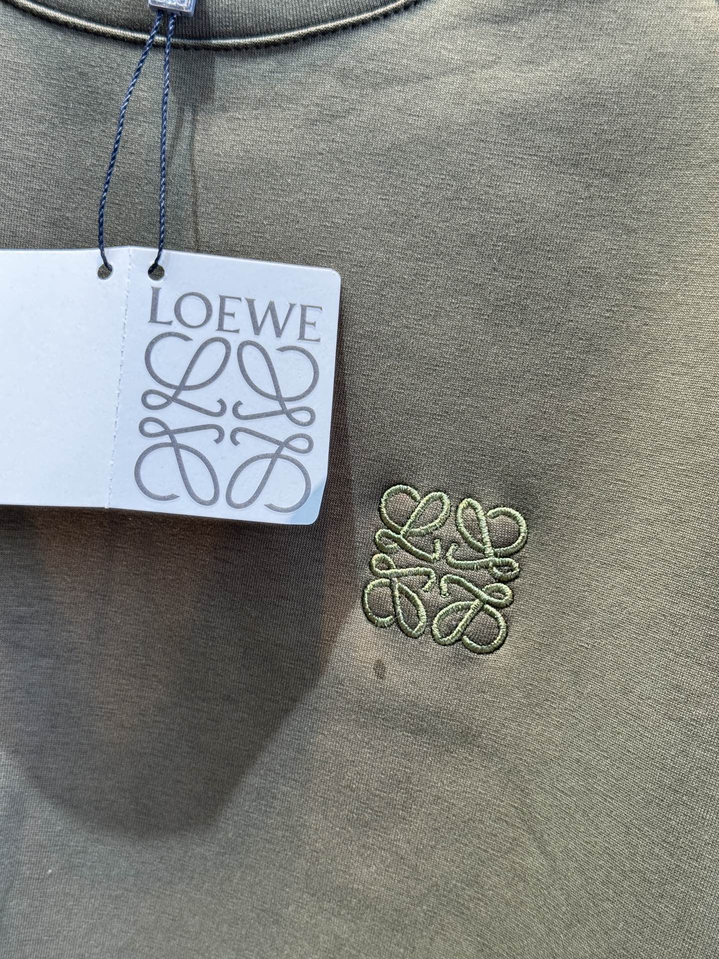  loe太空棉套装 时髦好穿度爆棚 高级定制专属太空棉面料 轻薄舒适的棉+聚脂纤维面料 太能营造春夏的氛